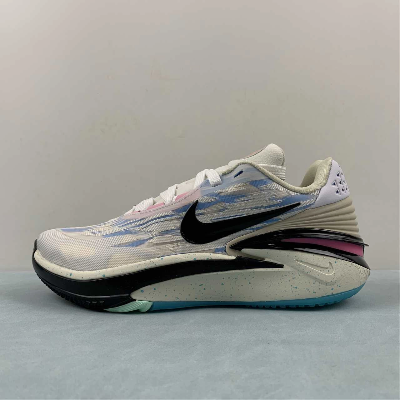 Low-profile design supports a grounded feel for stability Breath Fit Air Zoom G.T Cut 2 Sail Pink Spell Blue Light Orewood Brown Black FN0234-104