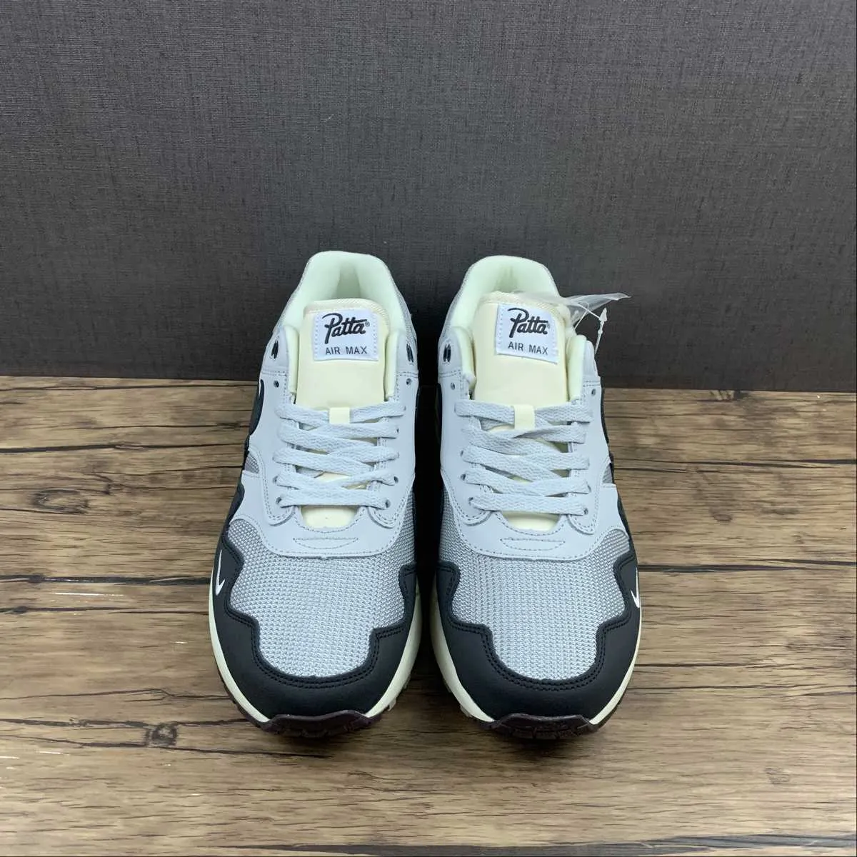 athlete in training Patta x Air Max 1 Monarch Dark Grey Black White DH1348-002