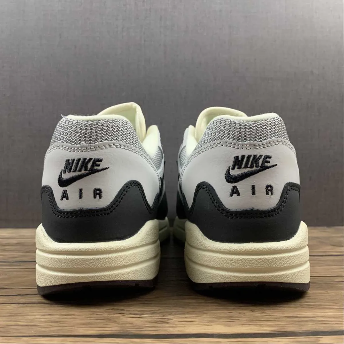 training versatility Patta x Air Max 1 Monarch Dark Grey Black White DH1348-002