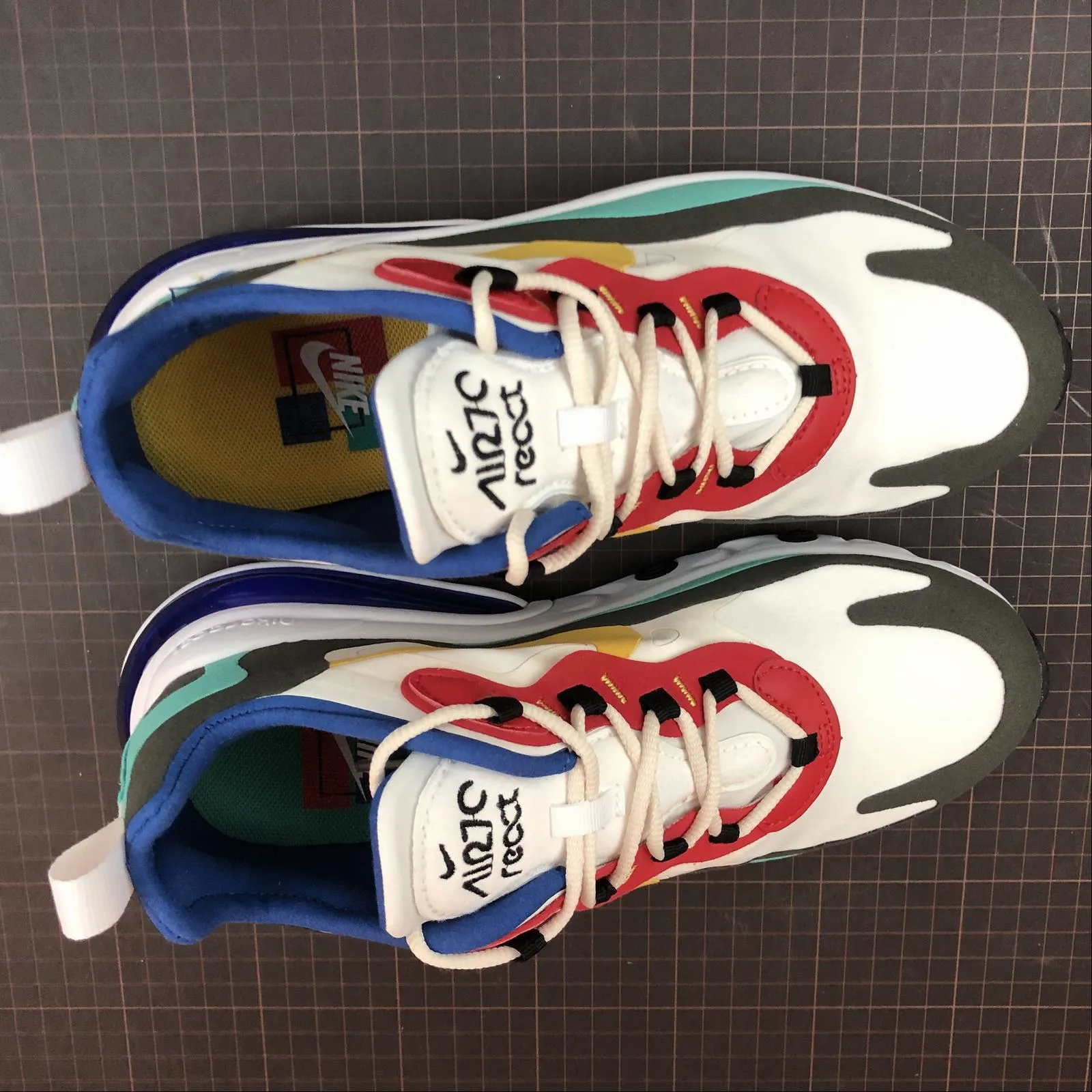 marathon - specific shoes Air Max 270 React Phantom University Gold AO4971-002