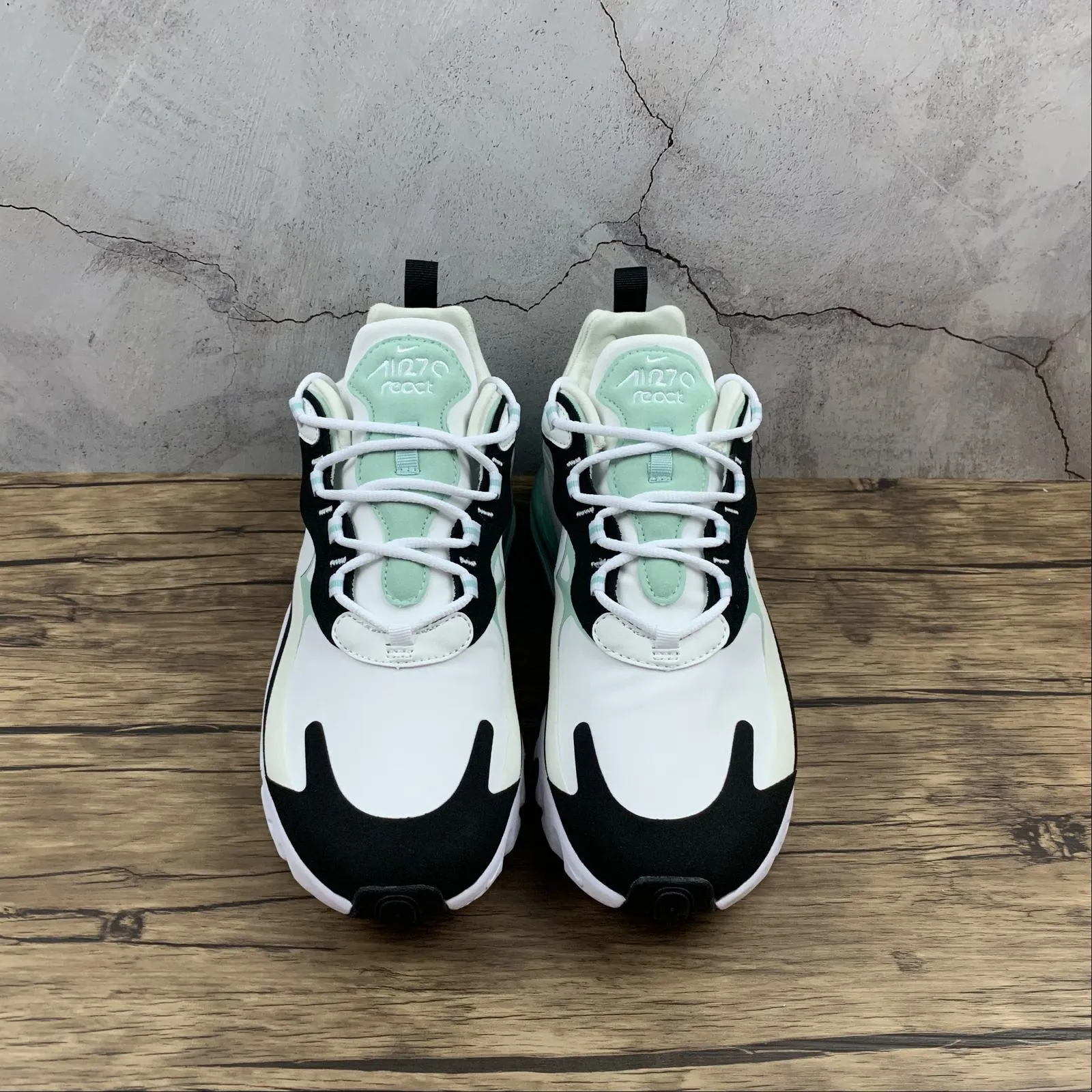 Back - support professional running gear Air Max 270 React SE Black White Lt Green CJ0619-012