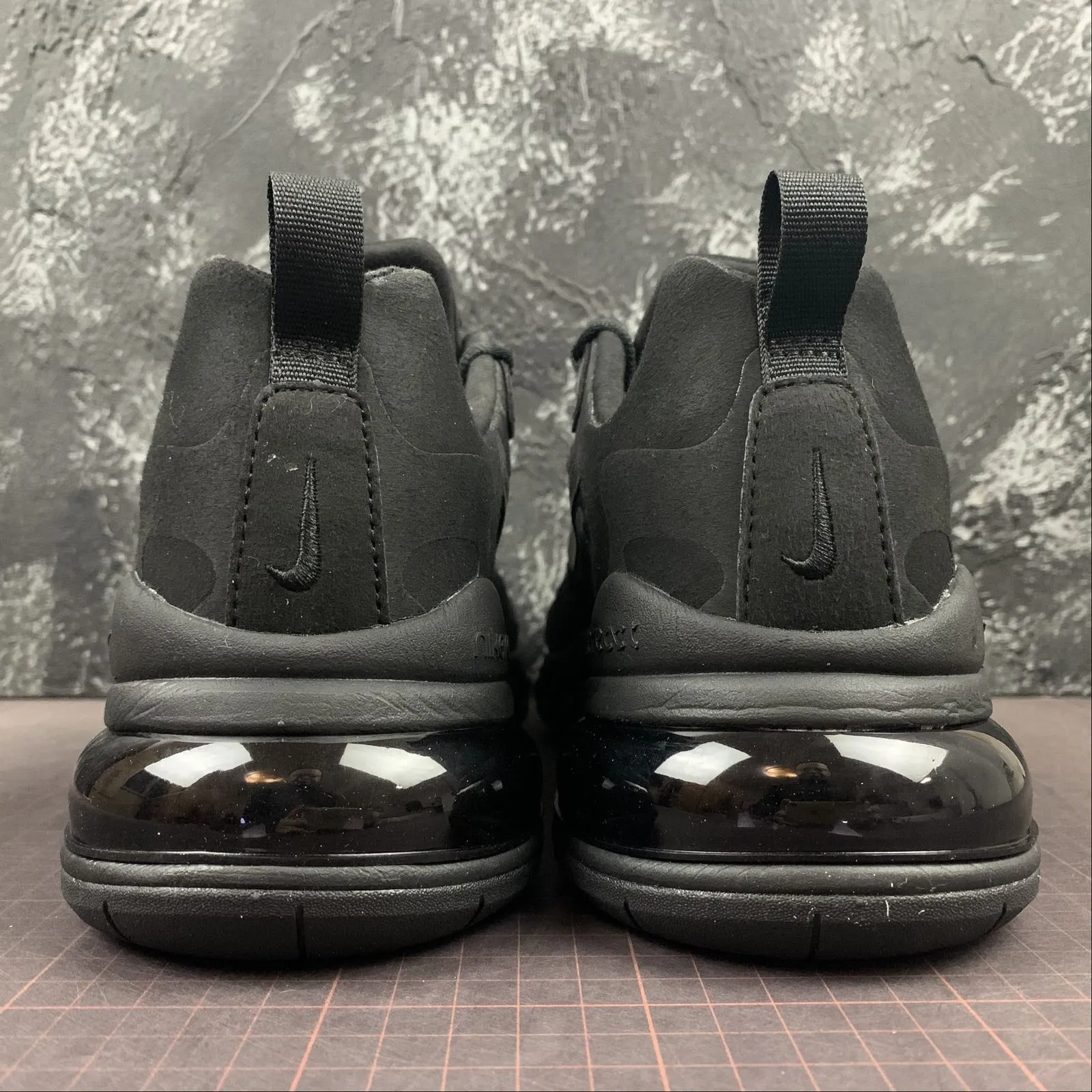 Air Max 270 React Black AO4971-003 Arch   Contoured pro - team - themed running wear