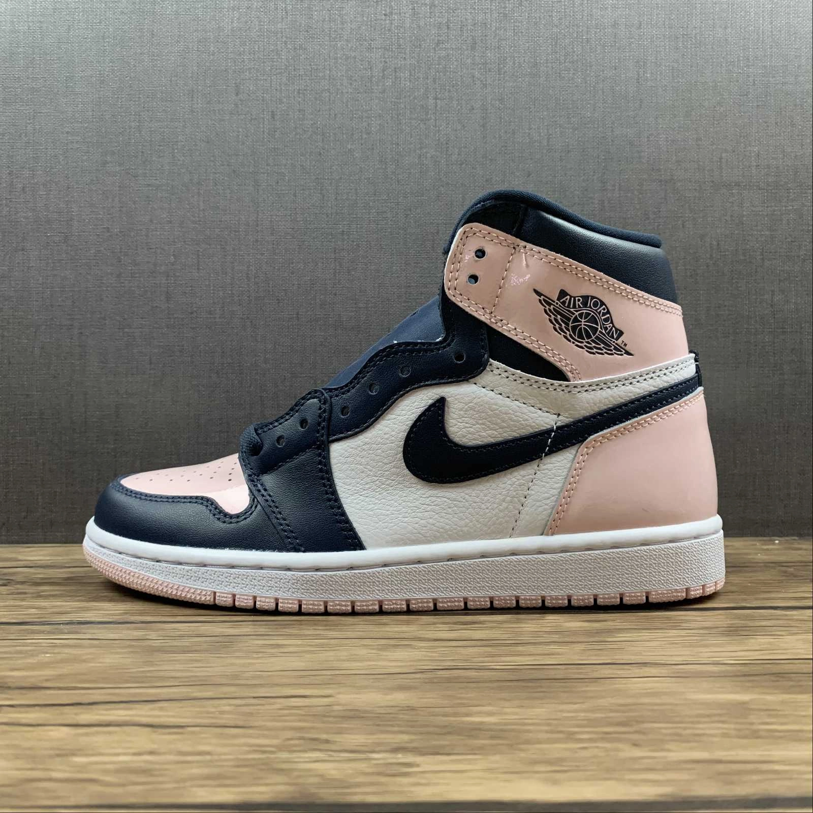 Air Jordan 1 Retro High OG SE Atmosphere Pink White Black (2021) DD9335-641 Sleek lines