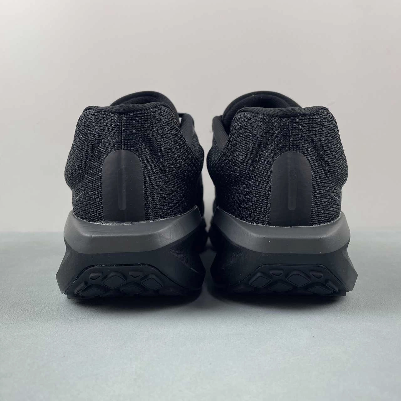 Textile upper supports breathability and stretch Air Winflo 11 Triple Black FJ9509-002