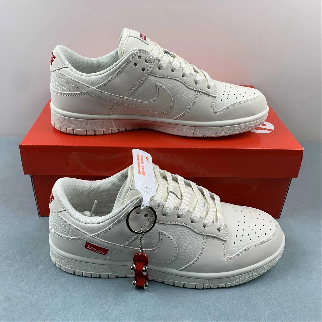 Energy Return Midsole Supreme x SB Dunk Low Off White Red FC1688-146