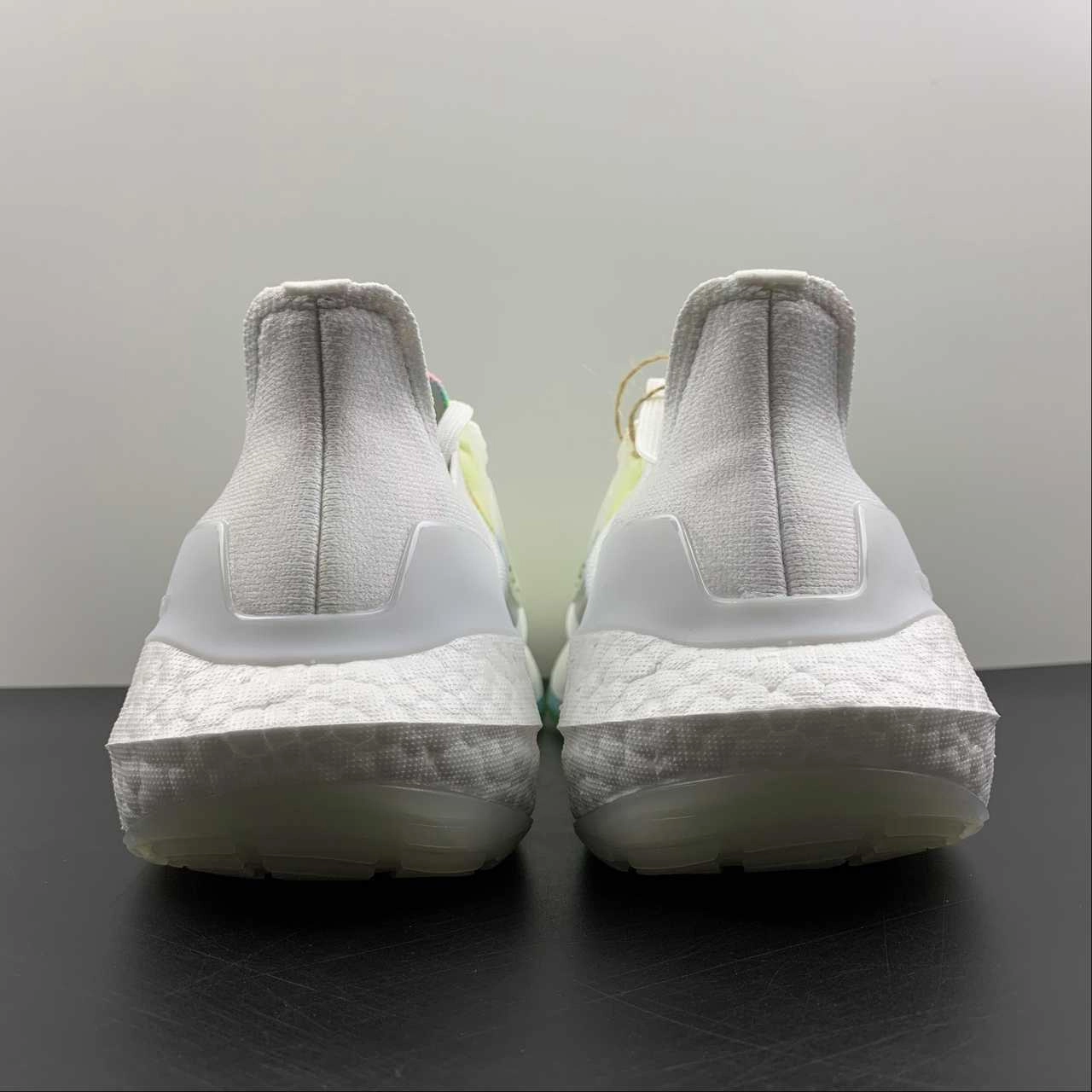 Iconic lining Impact Resistant Chassis Adidas UltraBoost 22 White Green