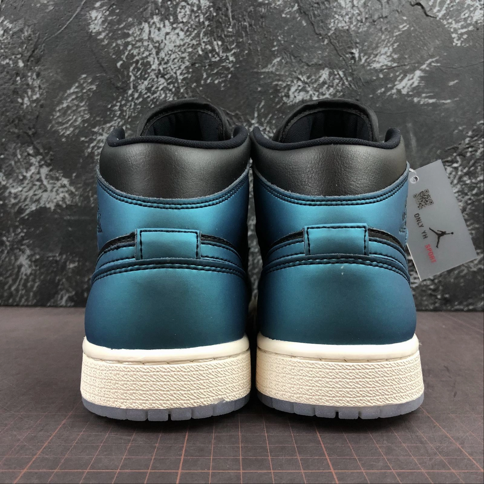 Air Jordan 1 Mid Black Pale Ivory Multi Color Dynamic piece Neutral Footbed Design