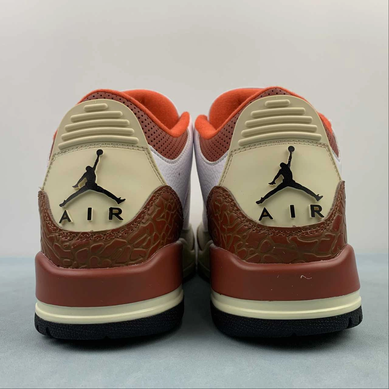 On Foot Air Jordan 3 Retro SE Dunk on Mars Black Mars Stone Team Orange DV7028-108