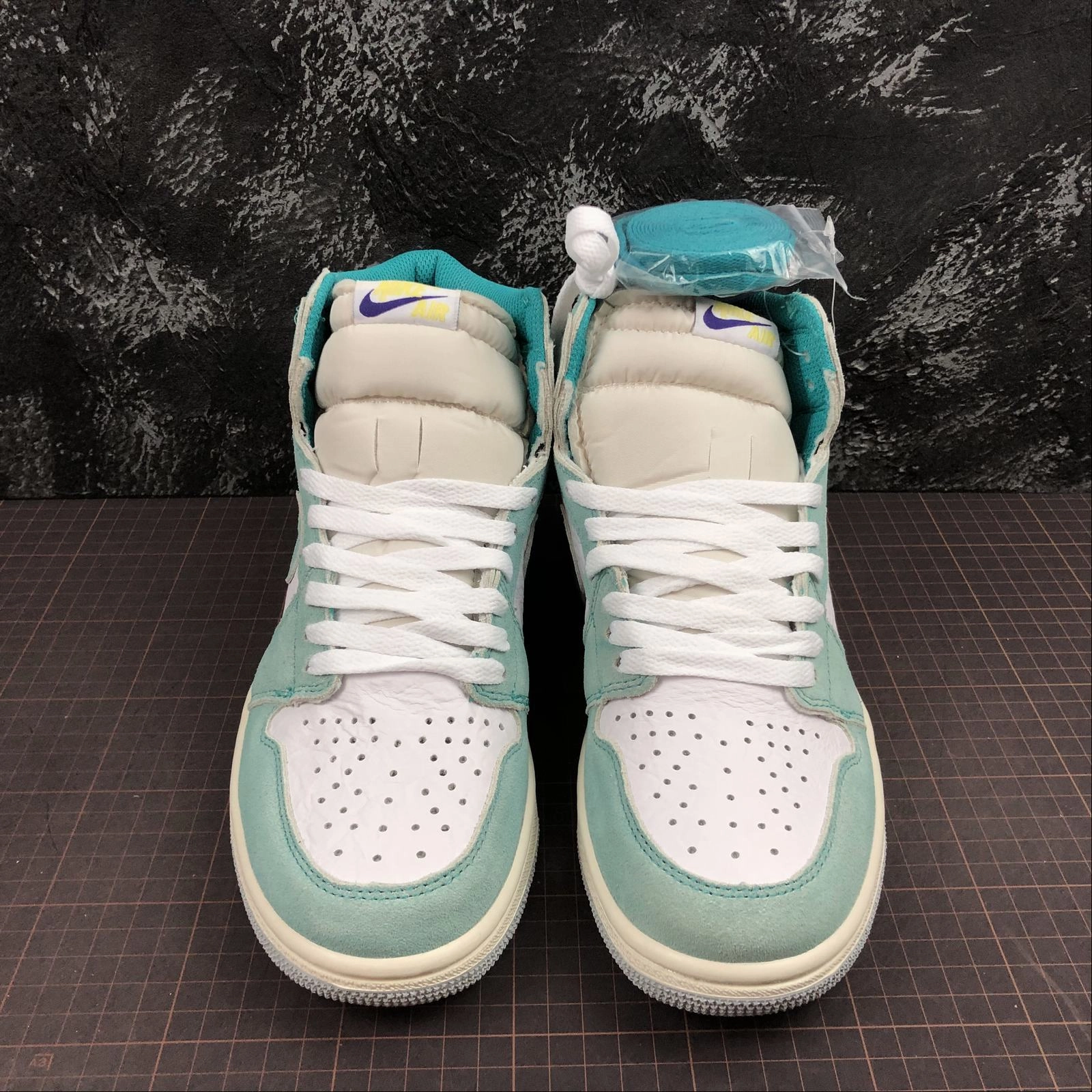 Air Jordan 1 Retro High OG Turbo Green 555088-311 Ergonomic Frame Thermo Regulating Lining