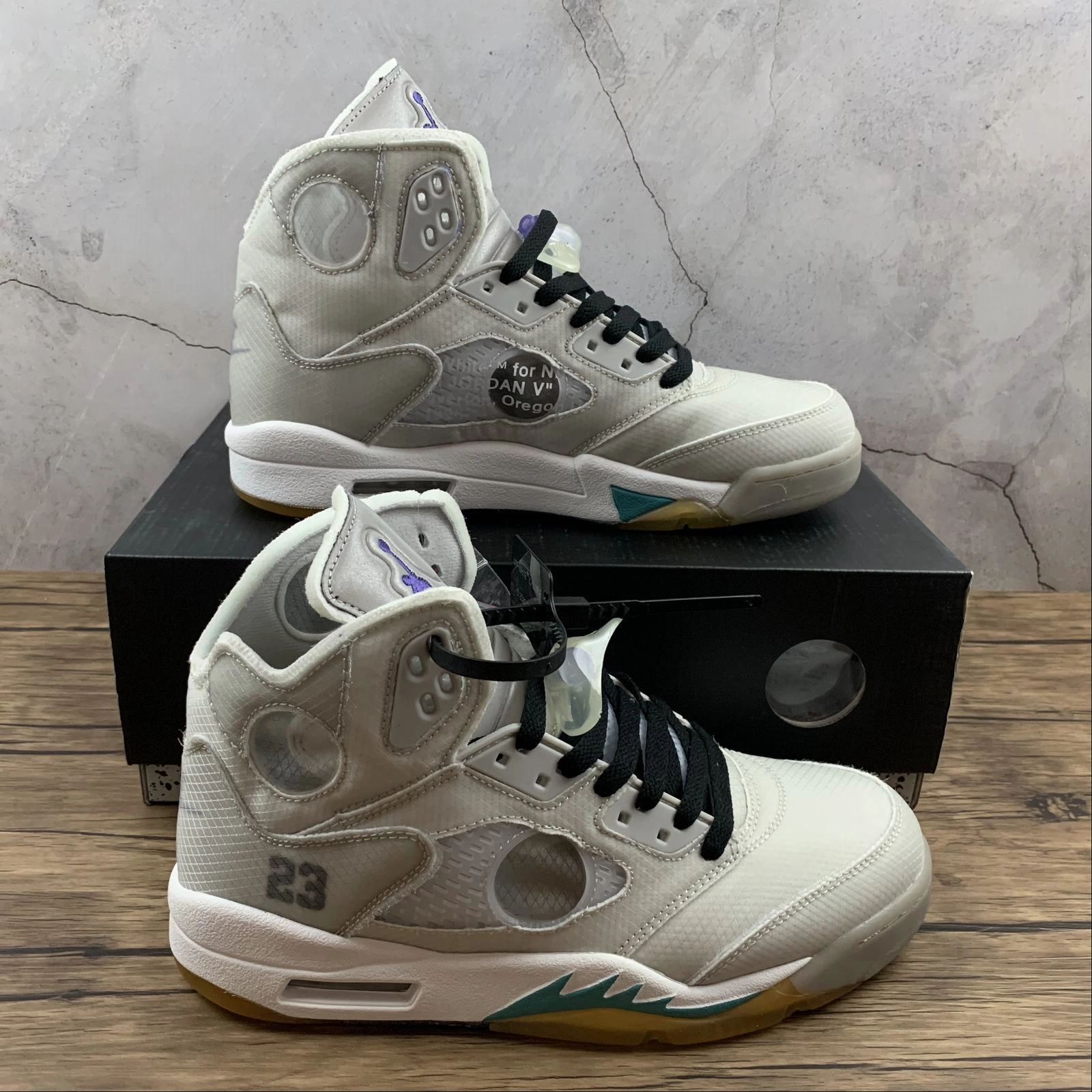 Air Jordan 5 Retro SP Off-White Grey White CT8480-105 Secure lacing system Energy Transfer Outsole