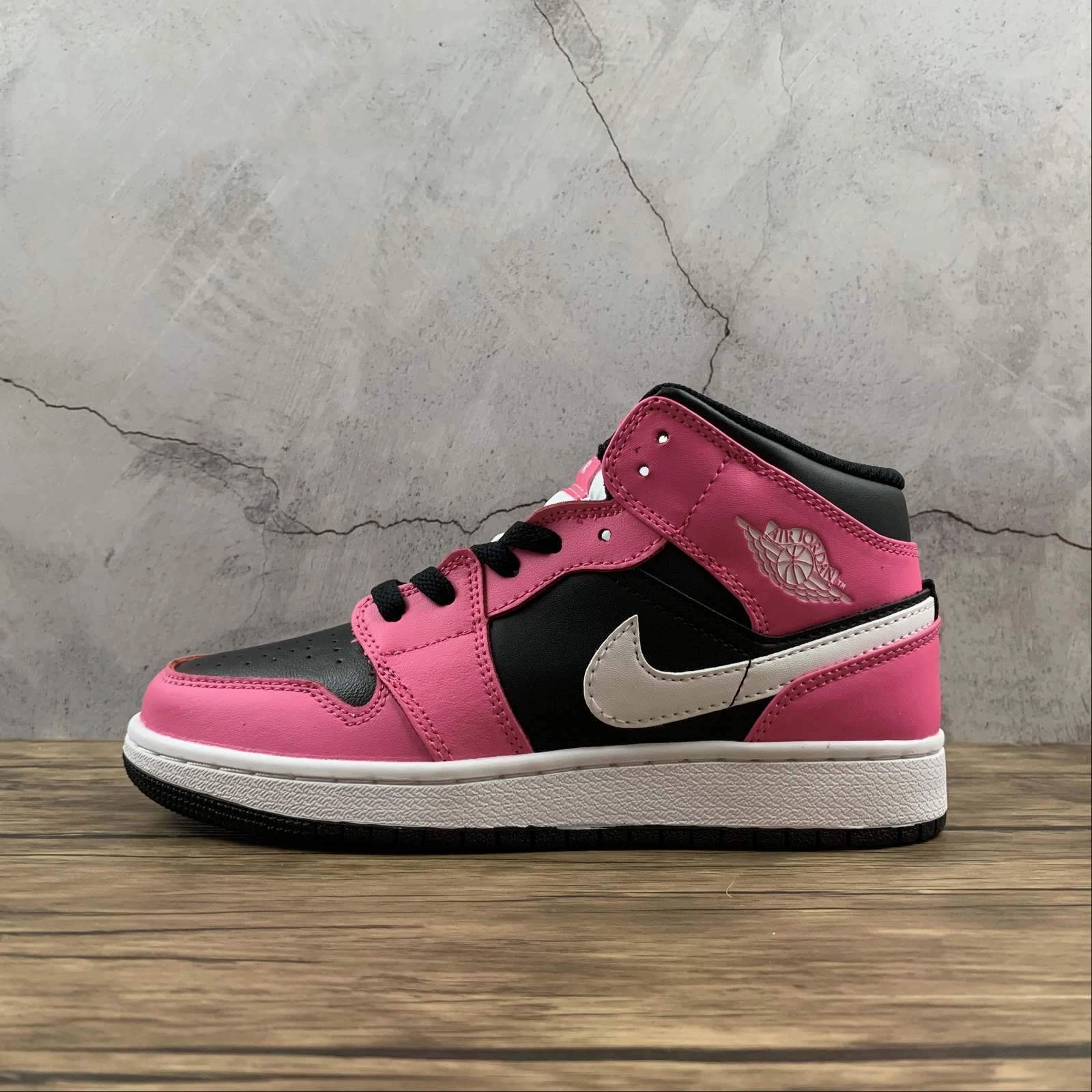 Fresh Airflow Air Jordan 1 Mid SE (GS) Black White Pink 555112-002