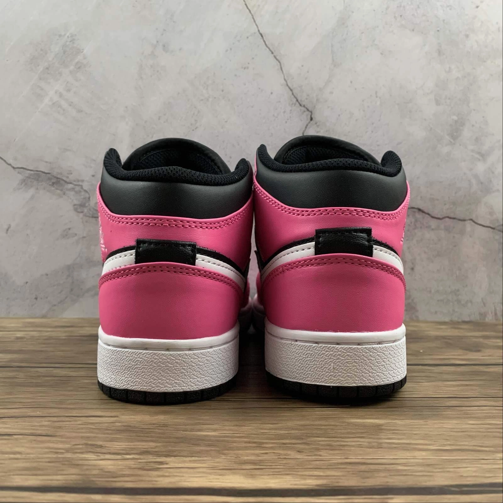 Air Jordan 1 Mid SE (GS) Black White Pink 555112-002 Neutral Fit