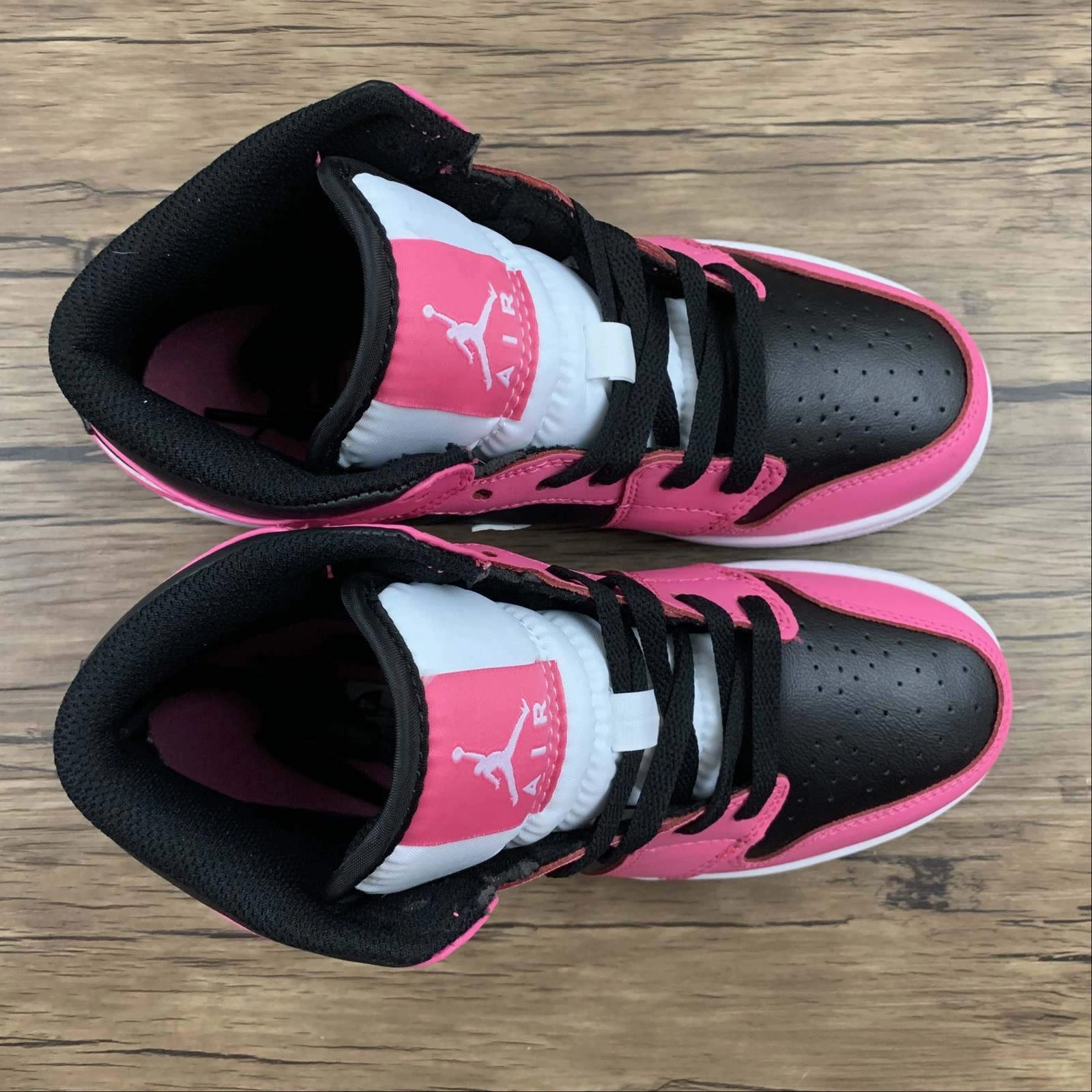 Air Jordan 1 Mid SE (GS) Black White Pink 555112-002 High Traction Grip