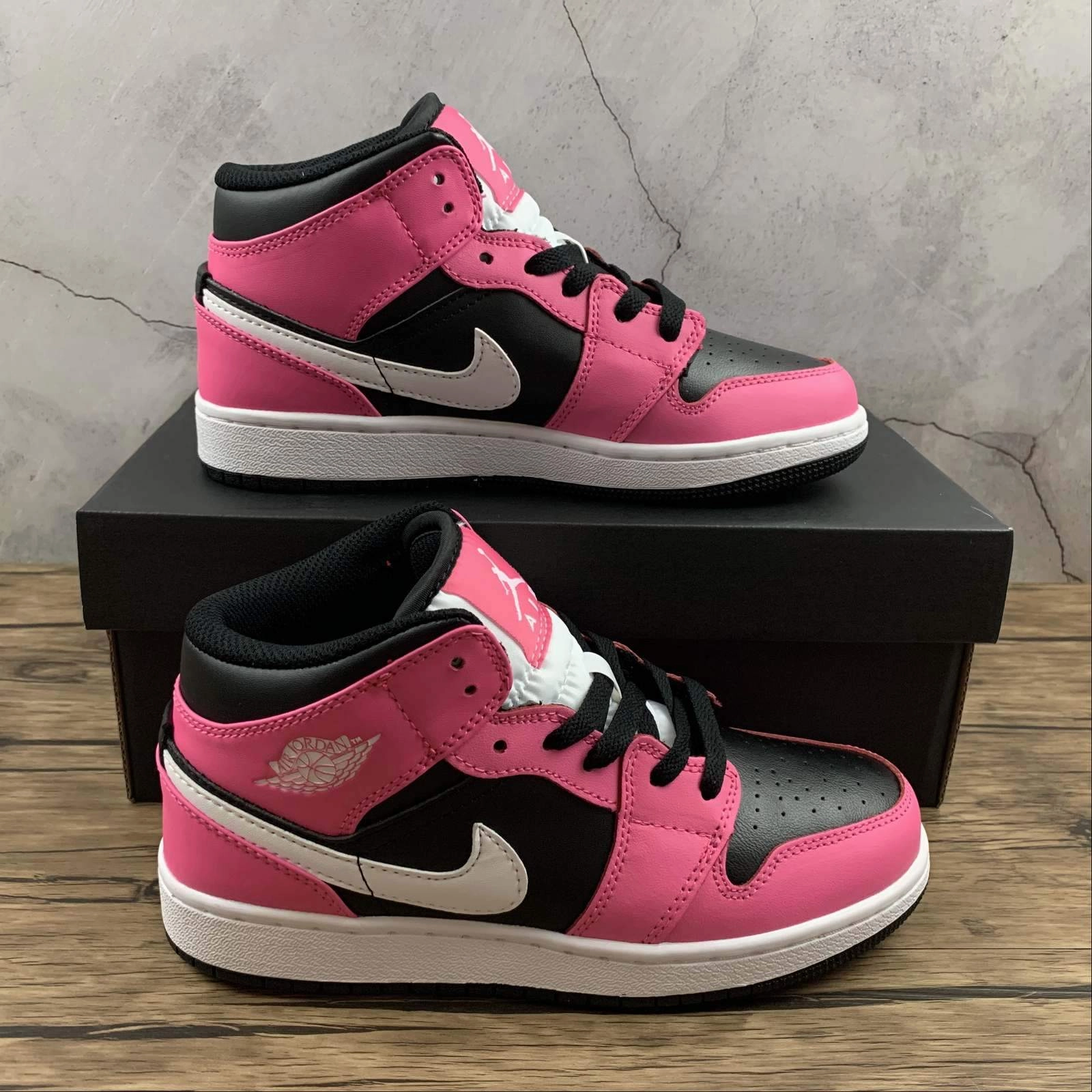 Air Jordan 1 Mid SE (GS) Black White Pink 555112-002 Anti Odor Coating