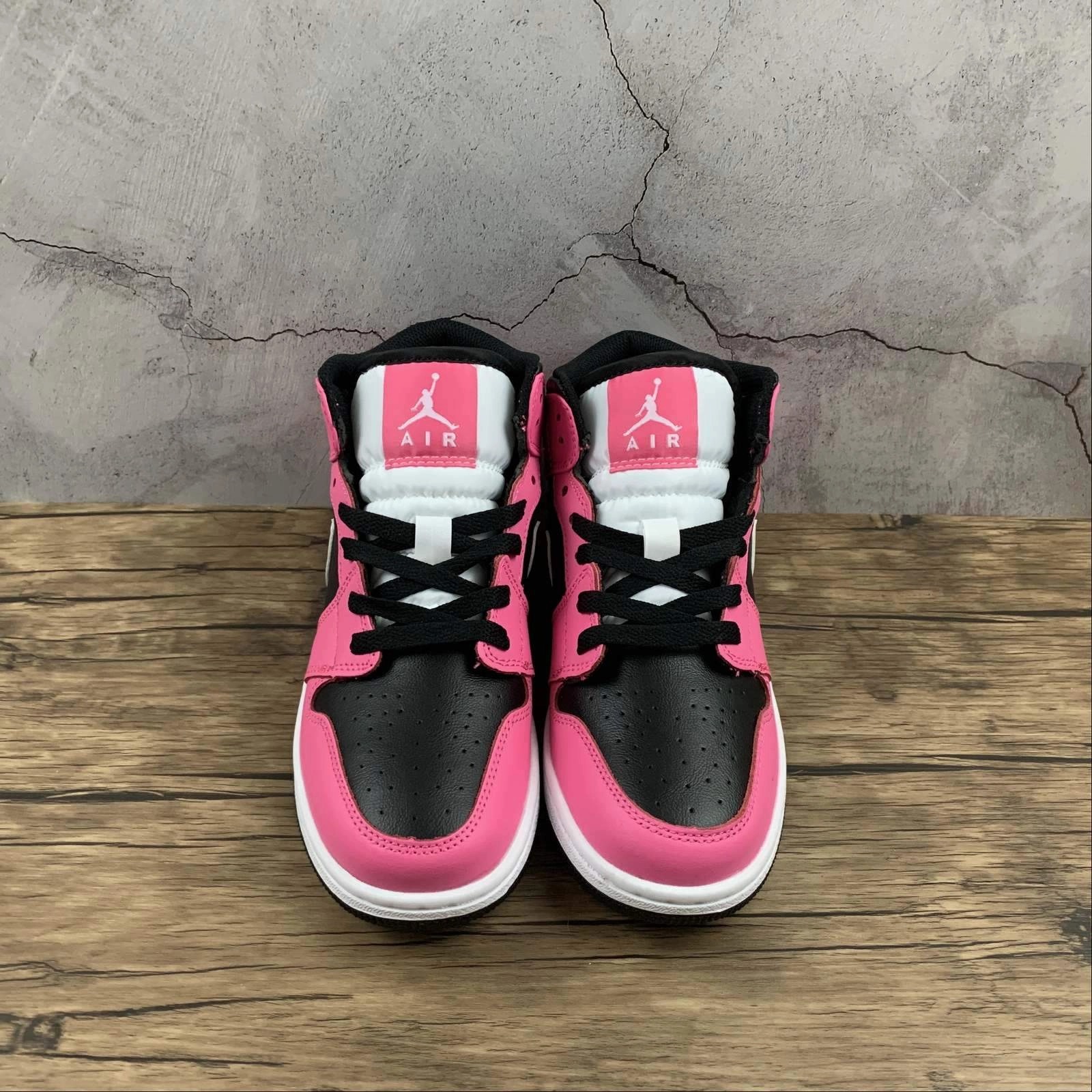 Workout Ready Air Jordan 1 Mid SE (GS) Black White Pink 555112-002