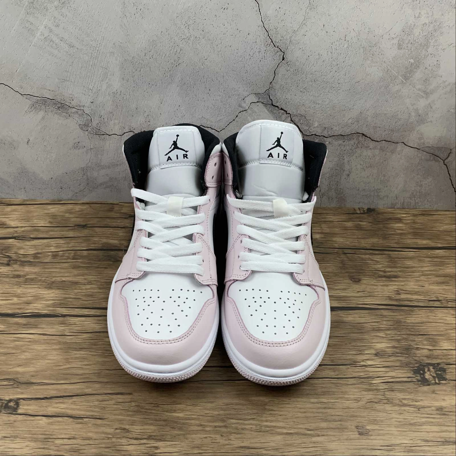 Breath Grip Dual Zone Traction Air Jordan 1 Mid Light Violet Black-White (2021) BQ6472-500