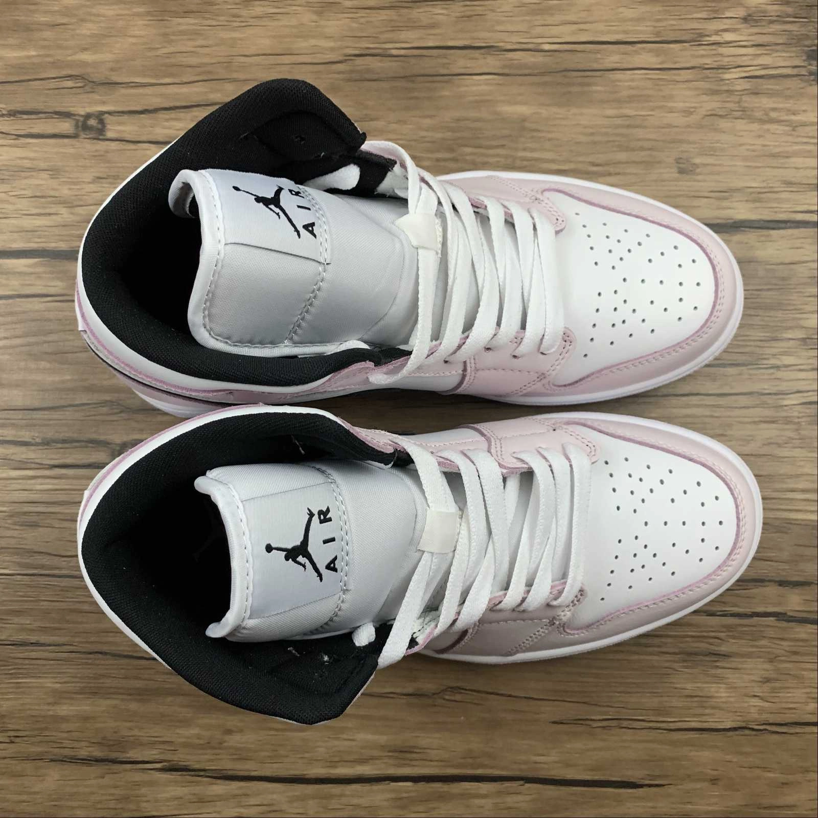 Moisture Wicking Inner Layer ArchSupport Air Jordan 1 Mid Light Violet Black-White (2021) BQ6472-500