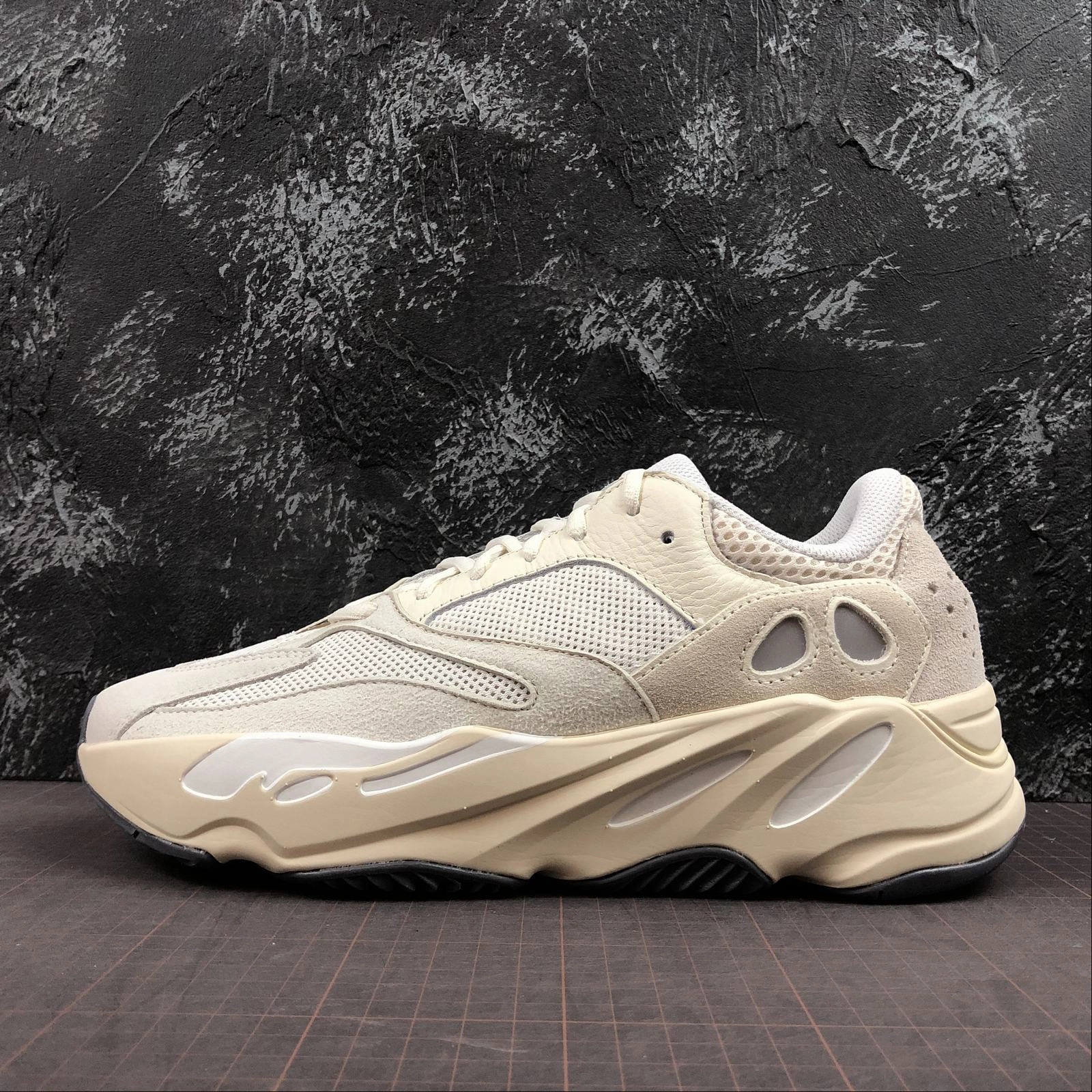 Adidas Yeezy Boost 700 Analog EG7596 MultiDirectionalTread