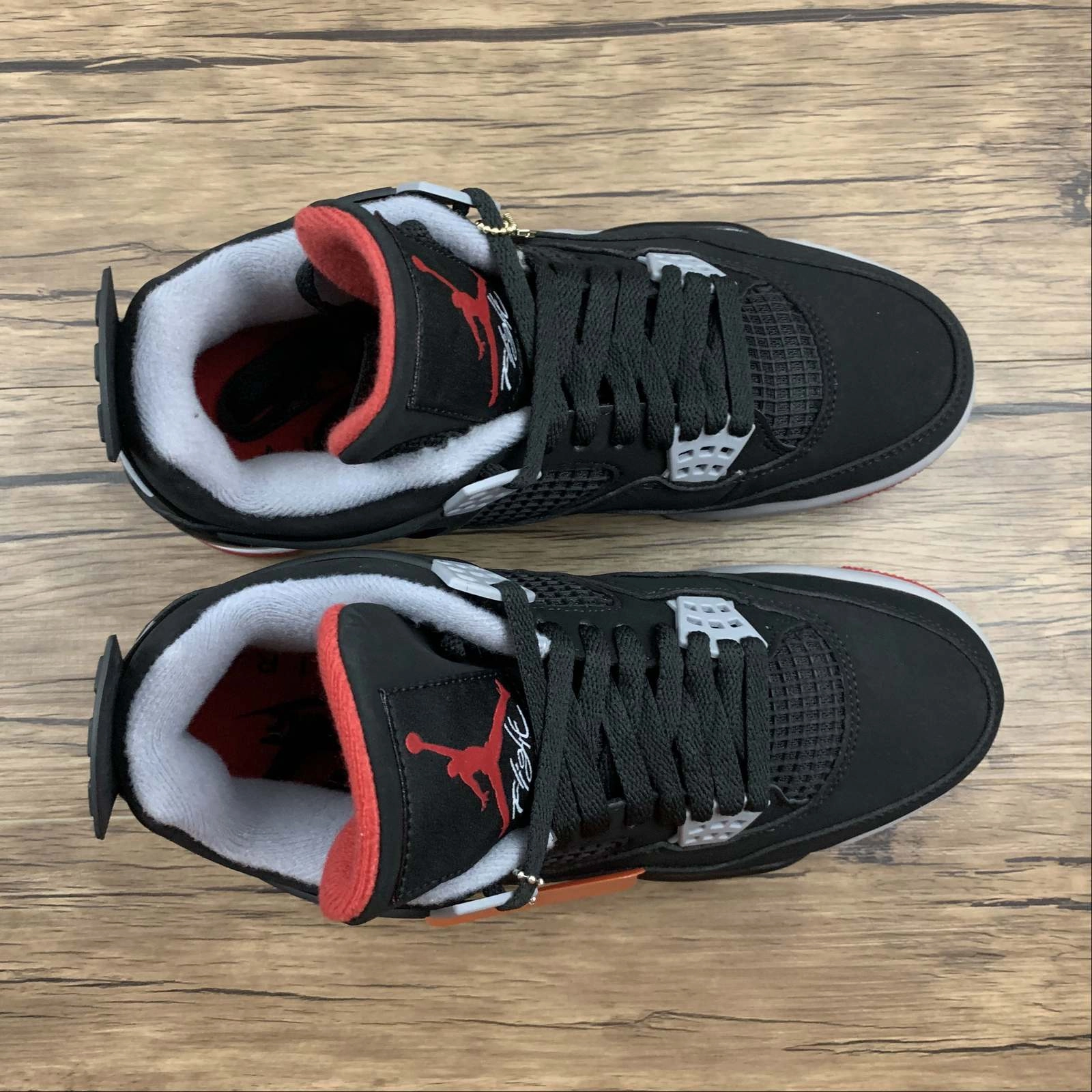 Relax Fit Layered silhouette Air Jordan 4 Retro OG Bred 2019 Black Cement Grey Summit White Fire 308497-060