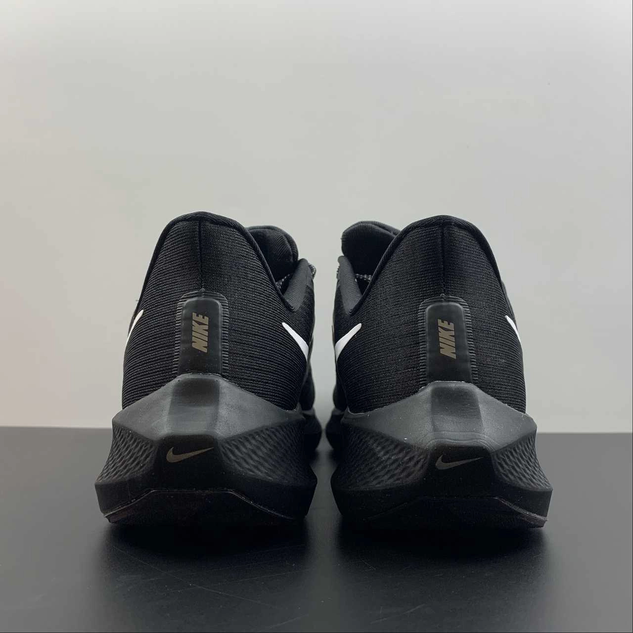 Air Zoom Pegasus 39 Black White DH4071-002 Shoe structure encourages proper foot positioning