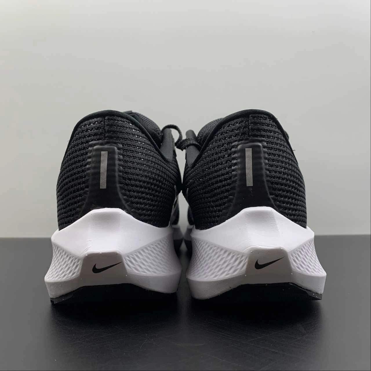 Air Zoom Pegasus 40 Black White DV3853-001 Encourages smooth forward motion with every stride