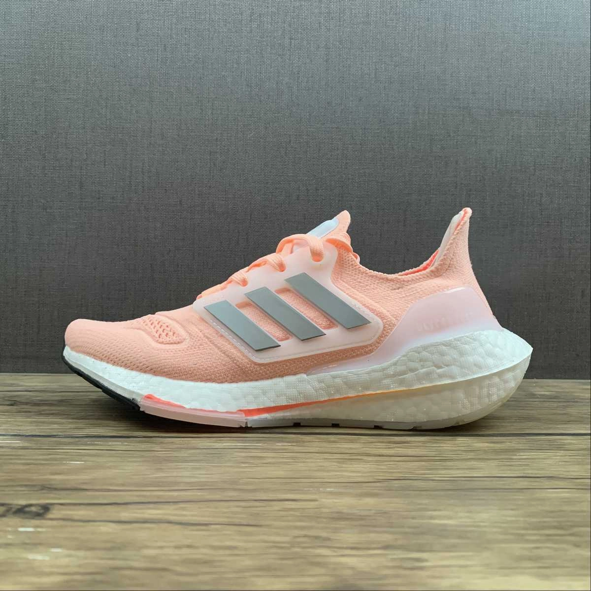 Adidas UltraBoost 22 Vibrant Pink HR1030 Trend-setting wear Comfort footbed
