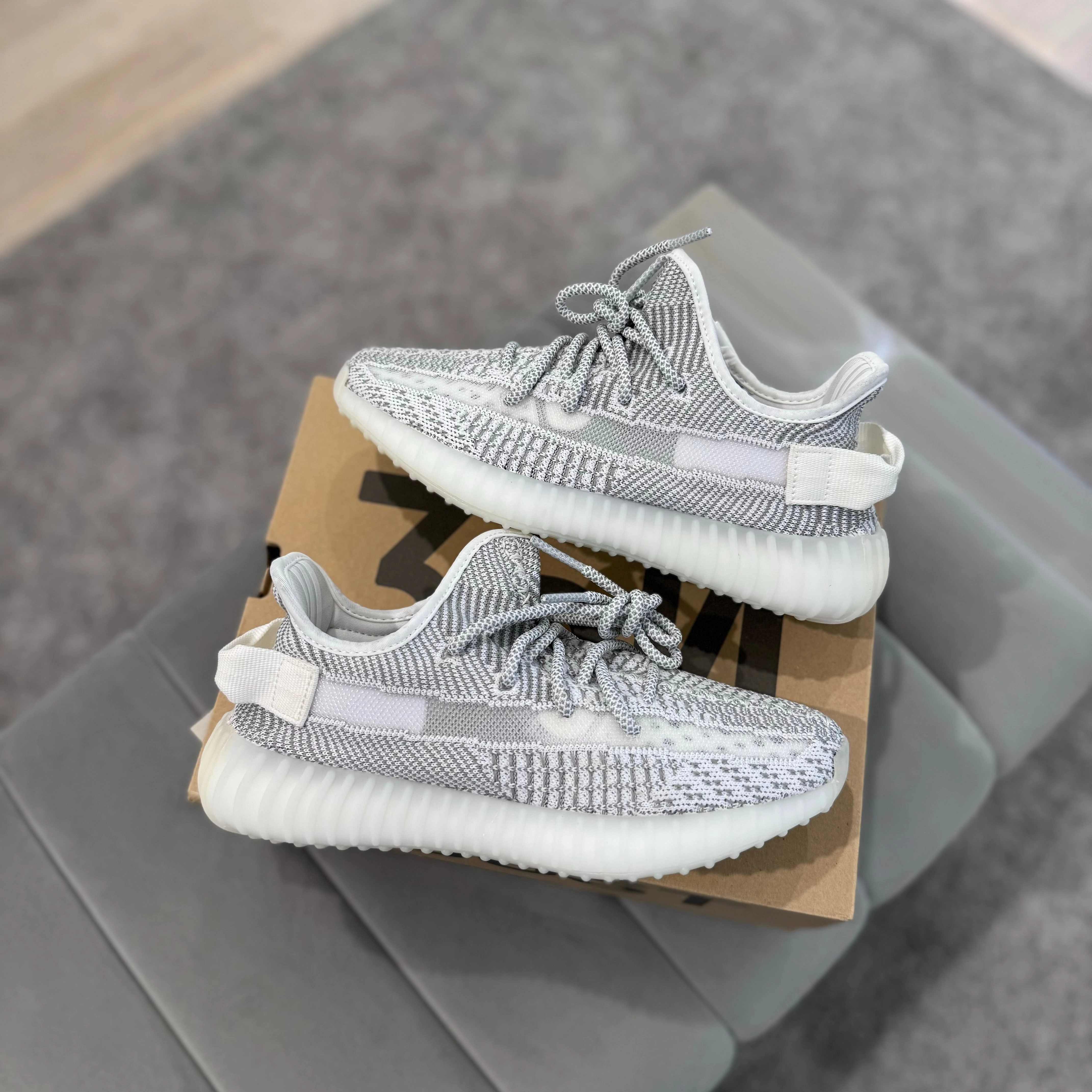 YEEZY 350 V2 'STATIC?? Natural Form Steady Stride