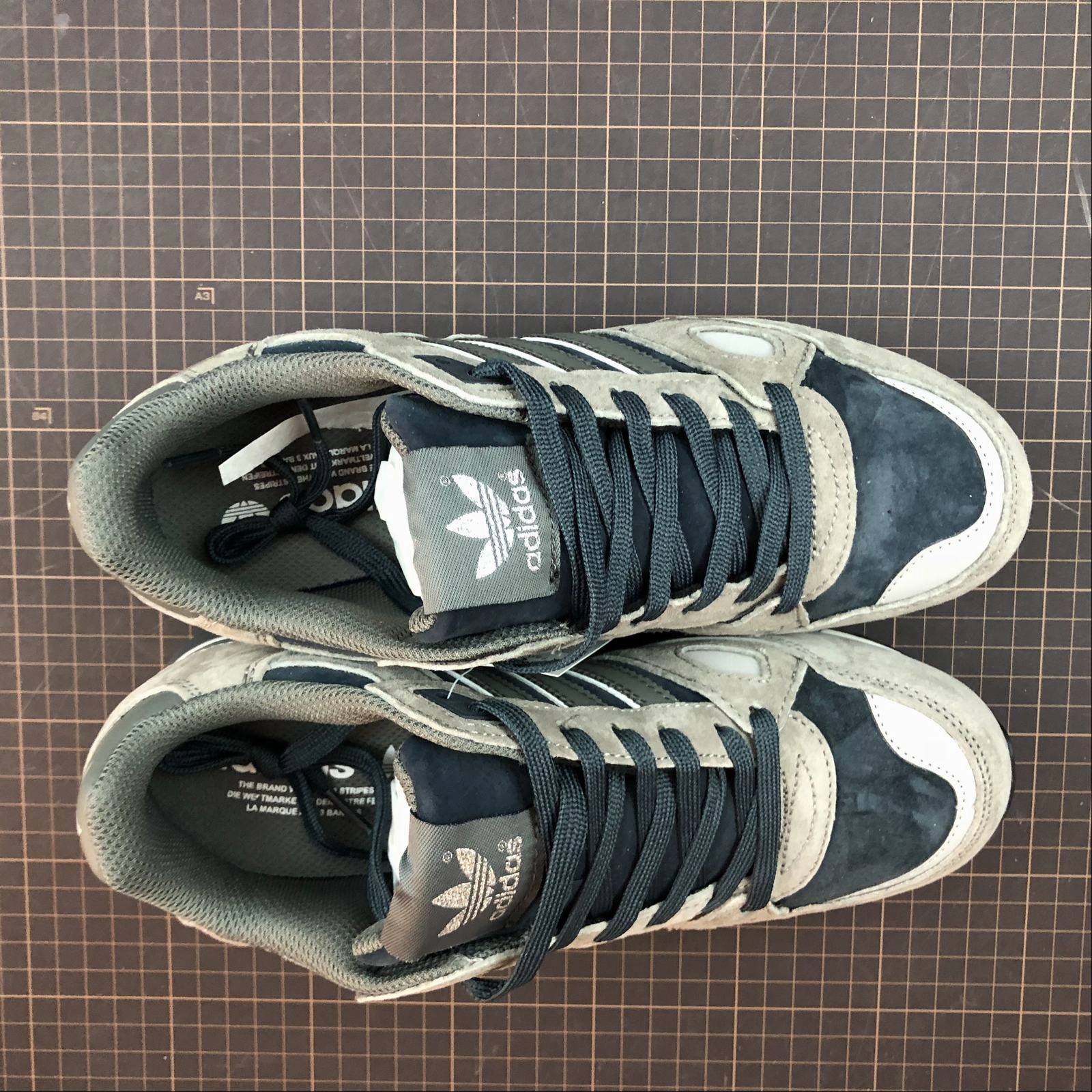 sweat - management - feature shoes Supportive midsole Adidas ZX750 Light Blue Carbon Grey White D65229