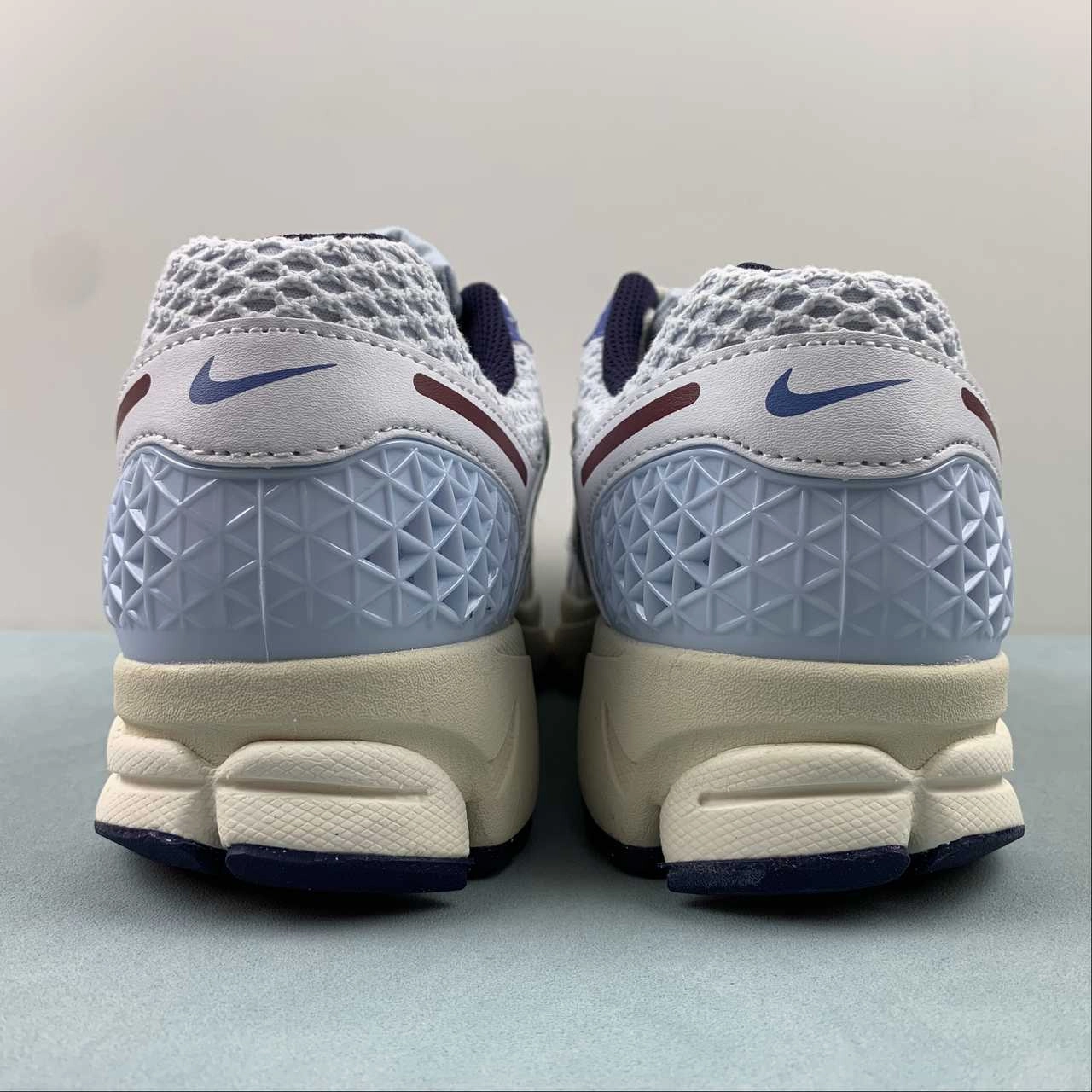 Zoom Vomero 5 Light Blue White Obsidian University Red Black FV8111-451 Recovery Aid