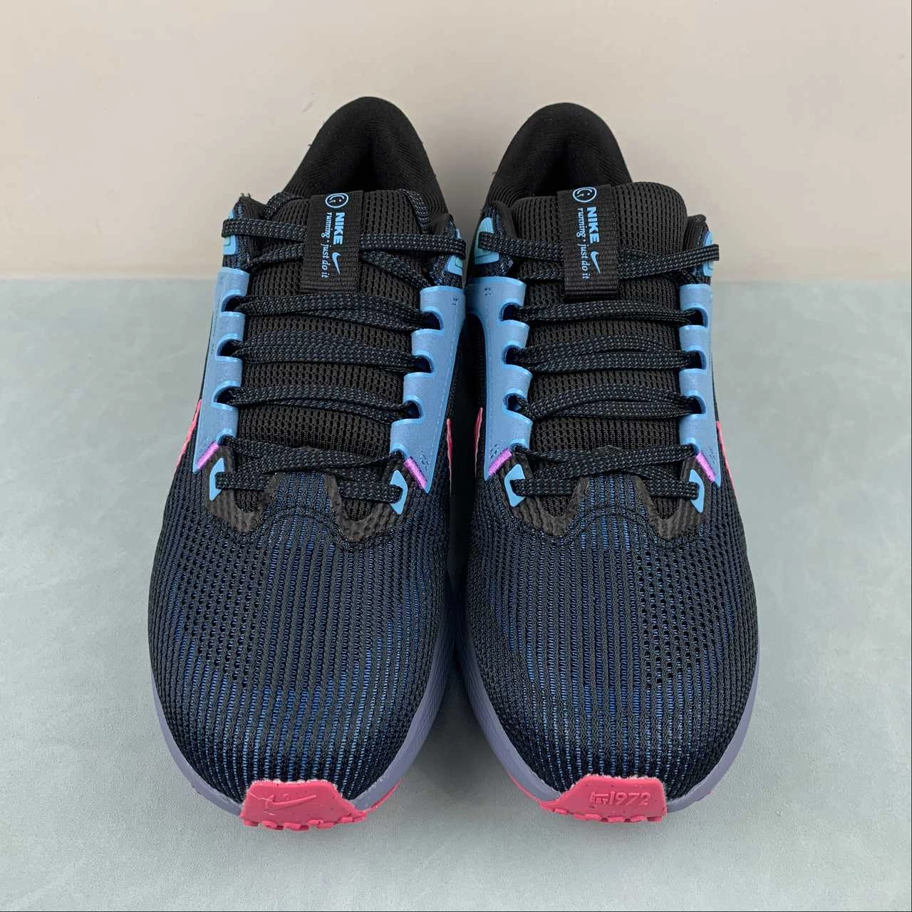 Air Zoom Pegasus 40 SE Black Hyper Pink Green Abyss Baltic Blue FB7180-001 Supportive structure Secure lacing holds foot in place without constriction