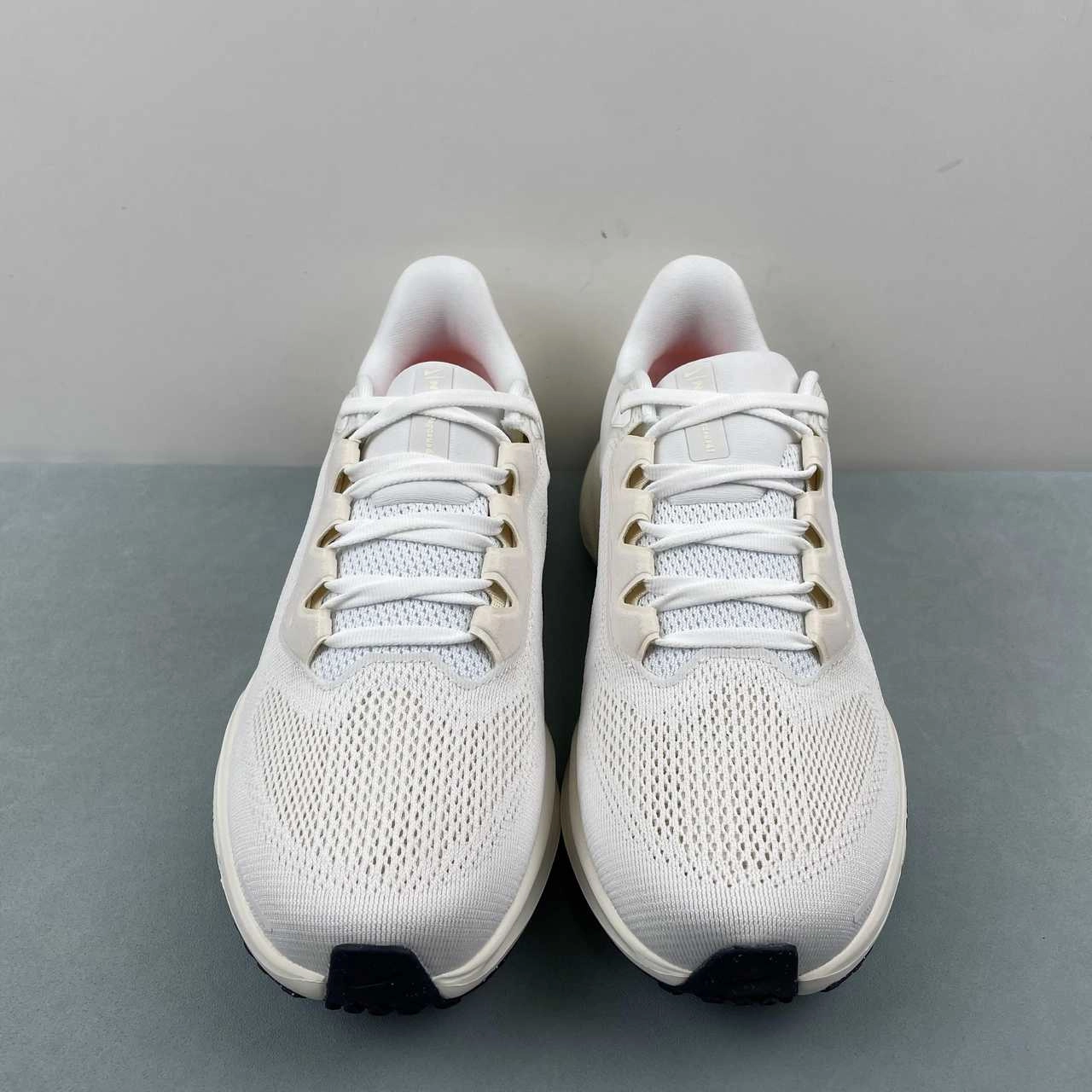 Multi-zone tread allows cross-surface adaptability Air Zoom Pegasus 41 PQ White Hyper Crimson Pale Ivory Armory Navy HF4301-100