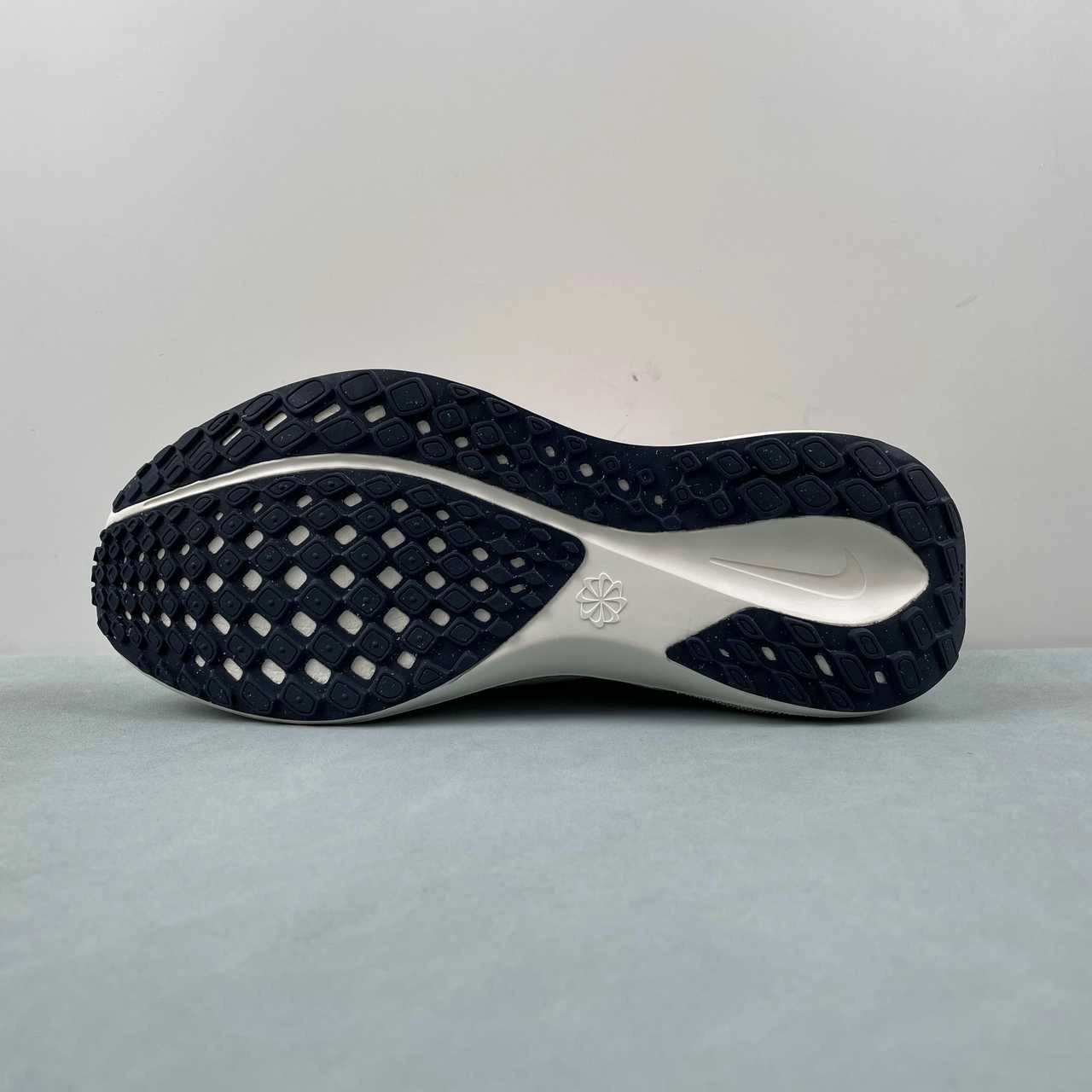 Air Zoom Pegasus 41 PQ White Hyper Crimson Pale Ivory Armory Navy HF4301-100 Leg Focus