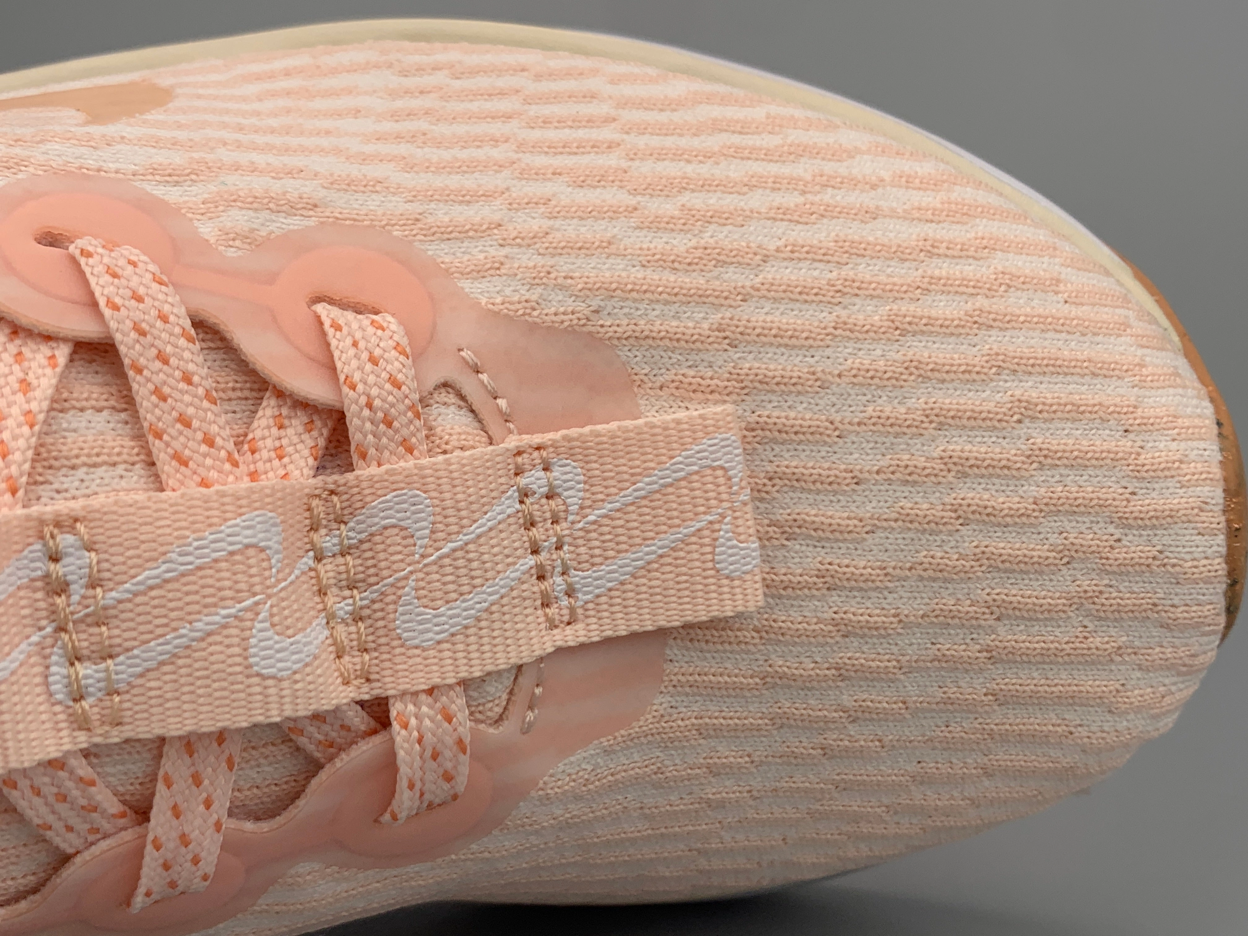 Obstacle course readiness Nike Motiva Guava Ice Summit White Fuchsia Dream DV1238-800