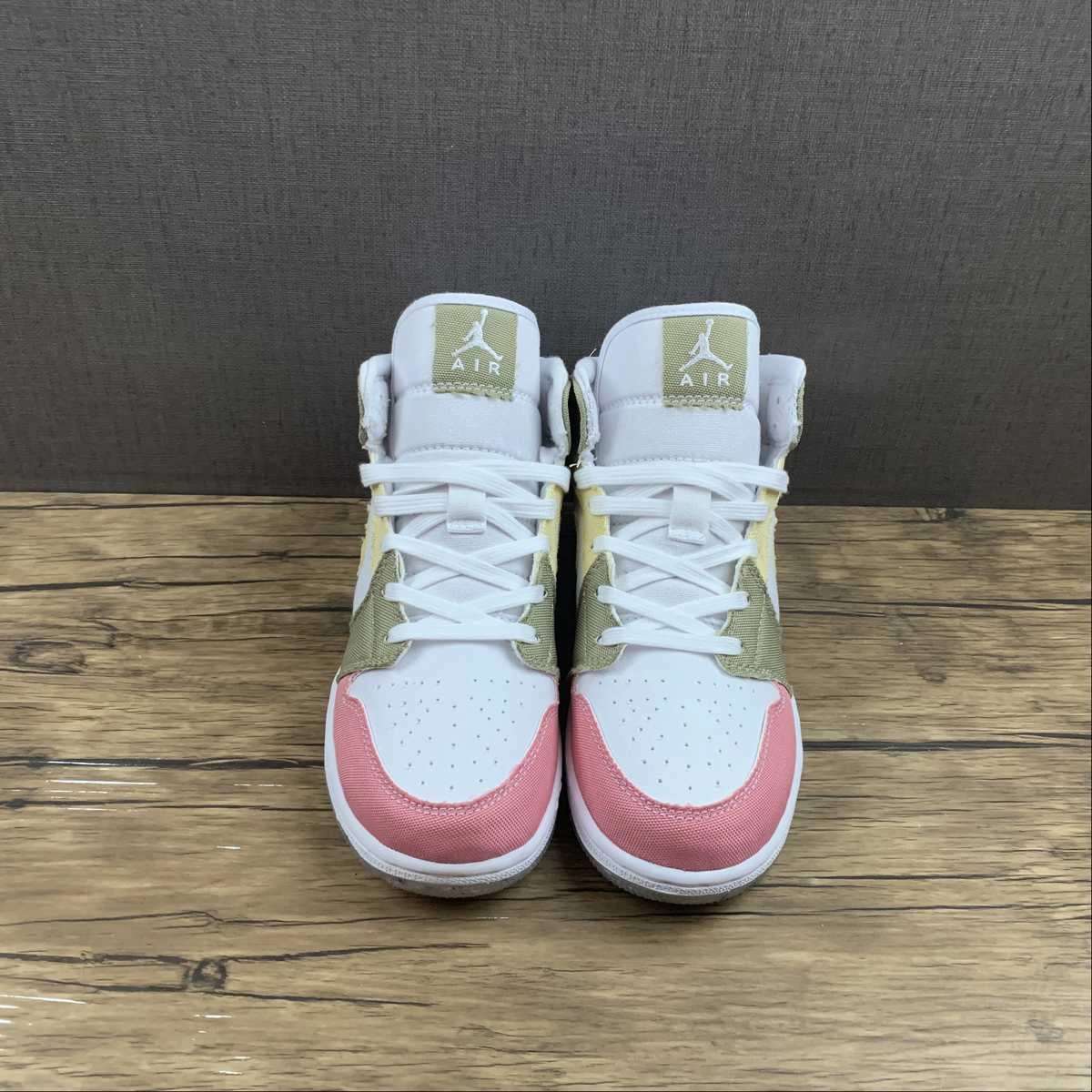 Air Jordan 1 Mid SE (GS) White Vivid Green Multi Layer Cushioning