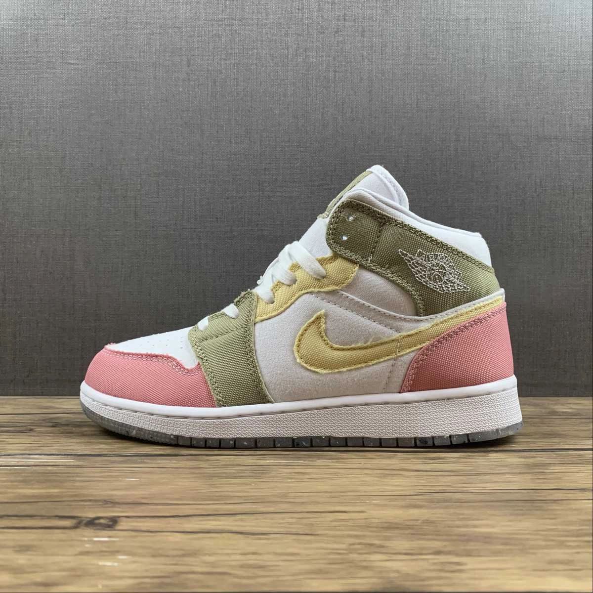 Air Jordan 1 Mid SE (GS) White Vivid Green WideFit