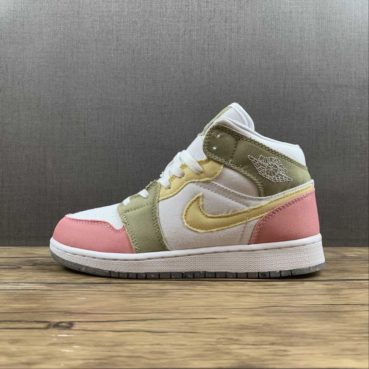 Air Ventilation Rubber Tread Air Jordan 1 Mid SE (GS) White Vivid Green