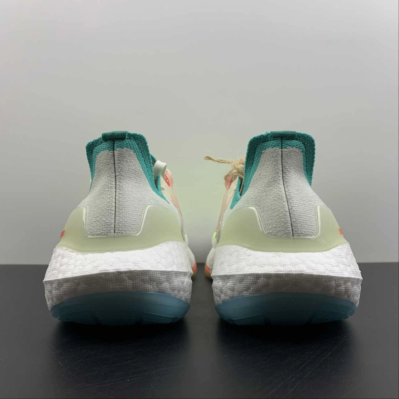 Adidas UltraBoost 22 Whitin Turbo Minrus Wear ease