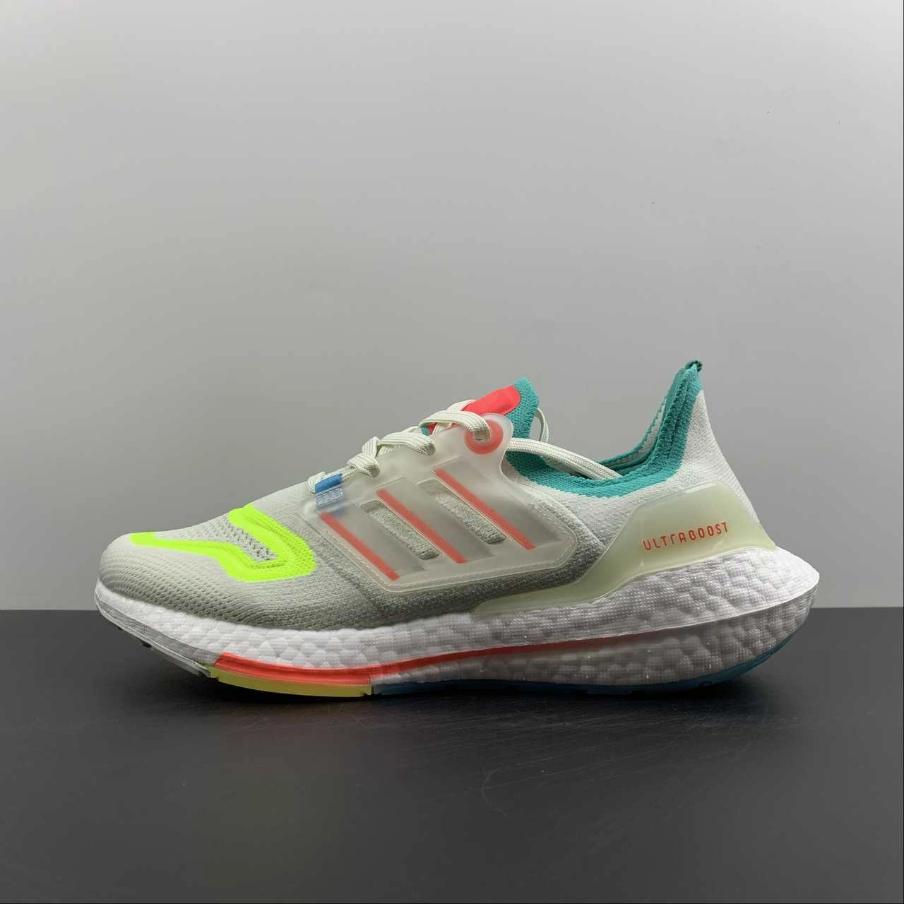 Adidas UltraBoost 22 Whitin Turbo Minrus Energy Returning Foam