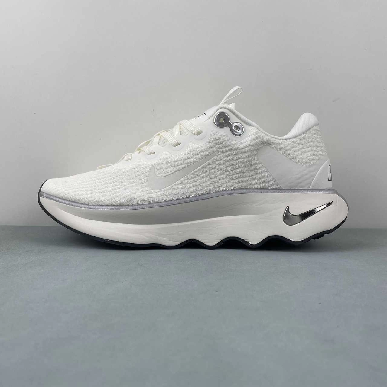 splatter - paint running wear running at night Nike Motiva Premium Summit White Black DV1238-103