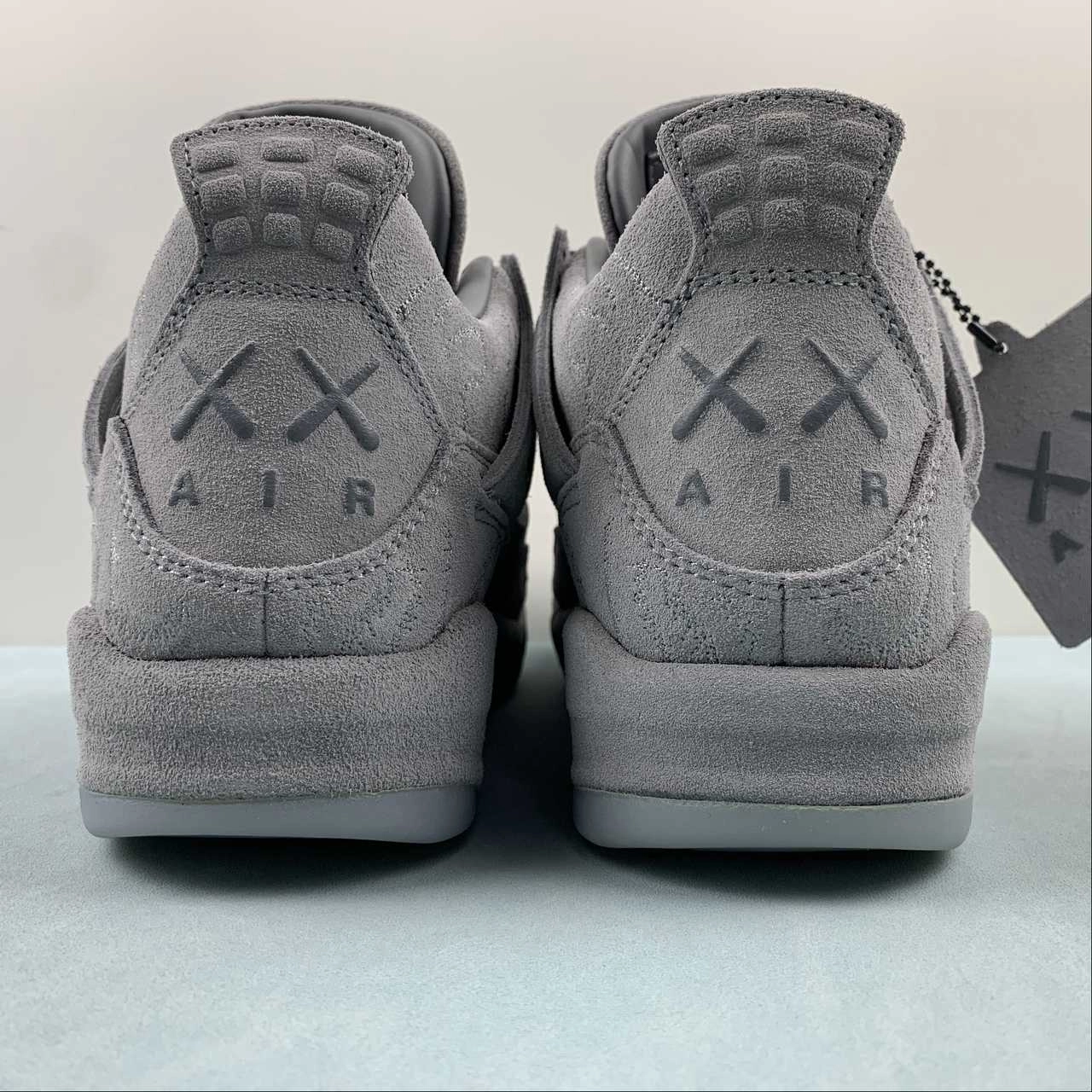 Fitness Trail Move Swiftly Kaws x Air Jordan 4 Retro Cool Grey 930155-003