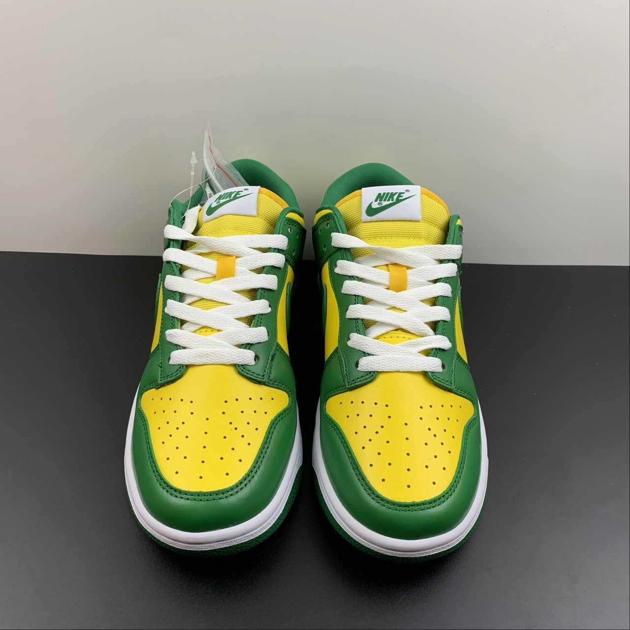 Comfort Upper Design Compression Molded Lightness SB Dunk Low SP Brazil Varsity Maize Pine-Green CU1727-700