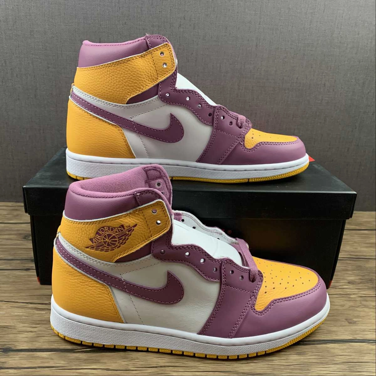 Air Jordan 1 High OG White Purple Yellow (2021)555088-706 Wear comfort