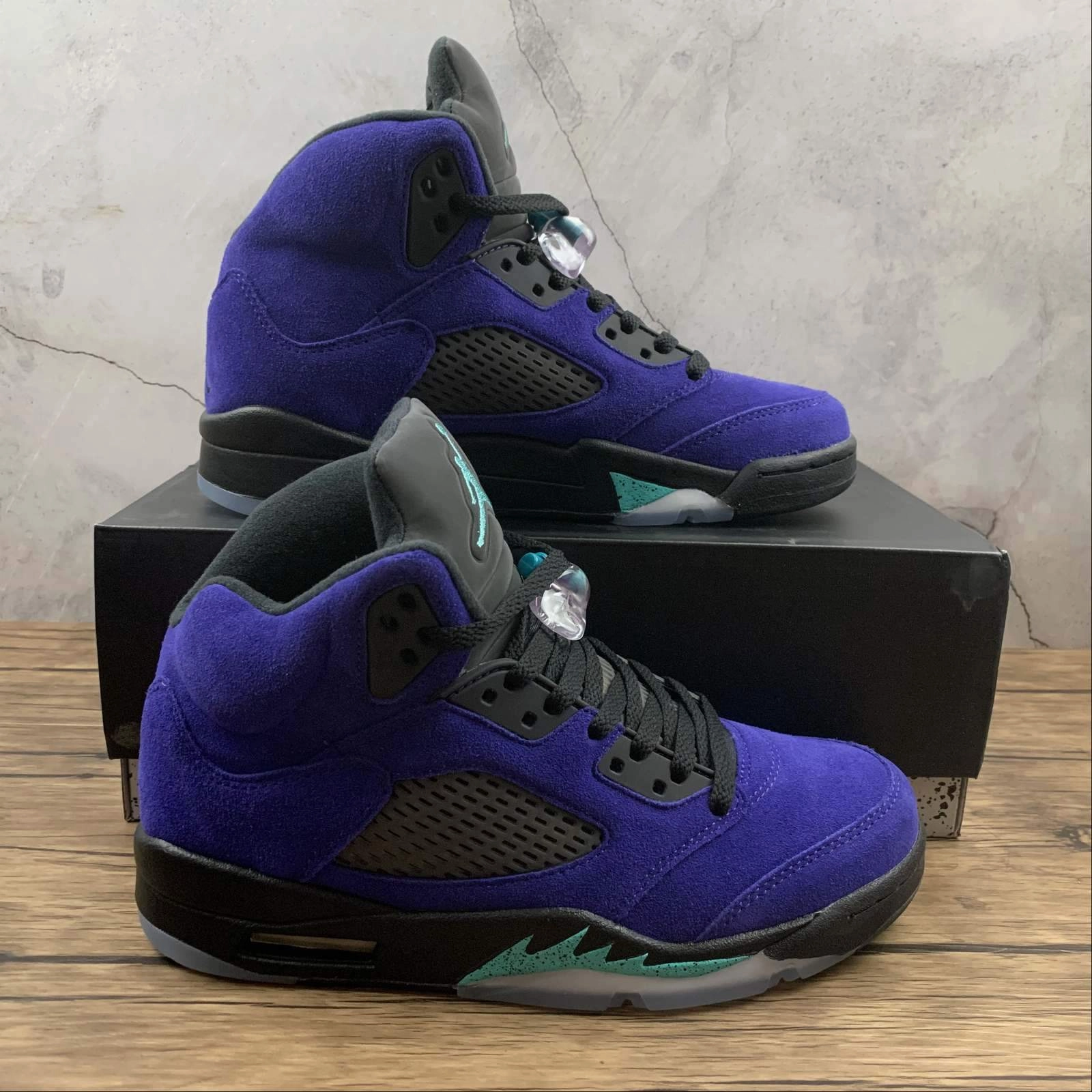 Air Jordan 5 Retro Grape Ice Emerald-Black 136025-500 Compressive Response