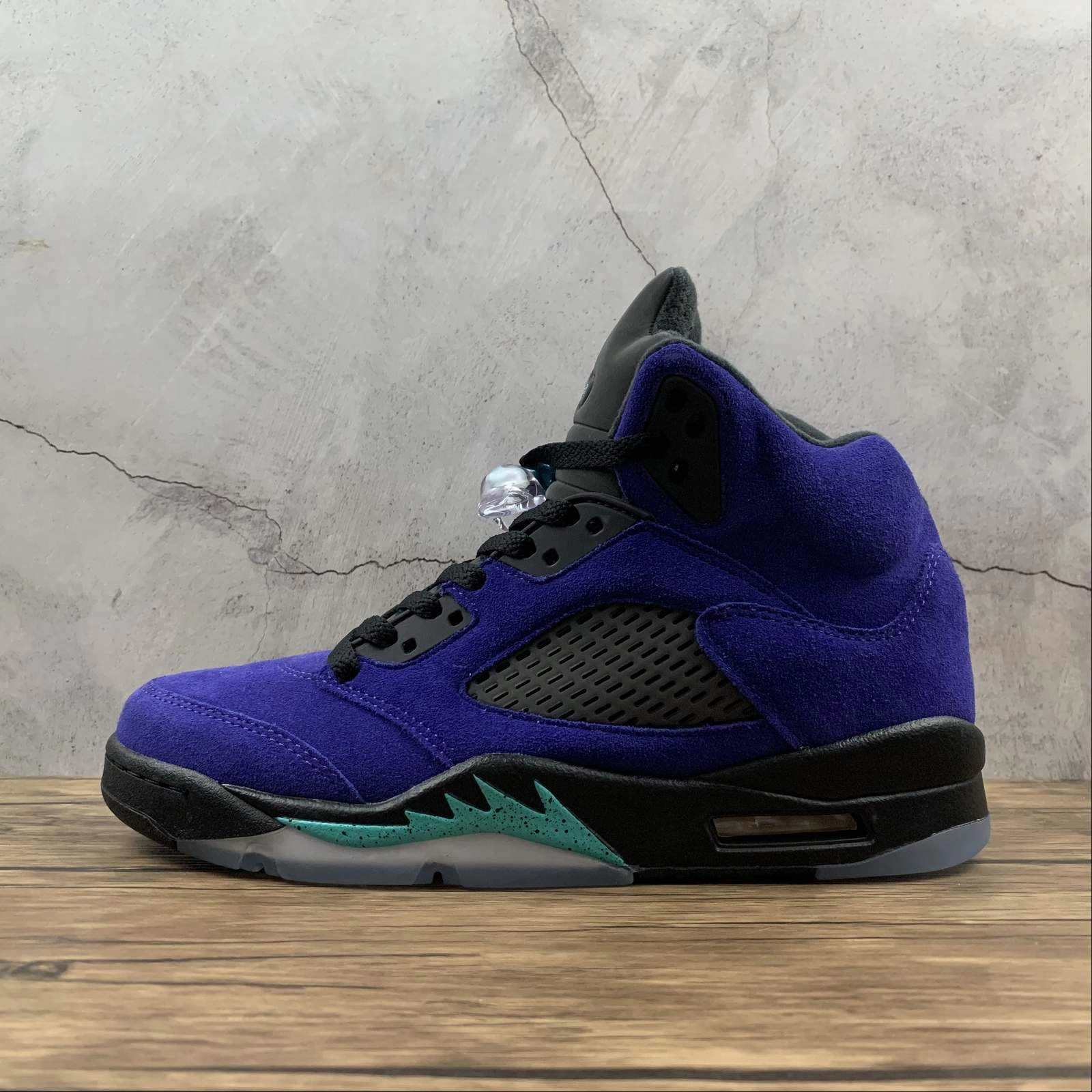 Fast Foot Support Ergonomic Footbed Design Air Jordan 5 Retro Grape Ice Emerald-Black 136025-500