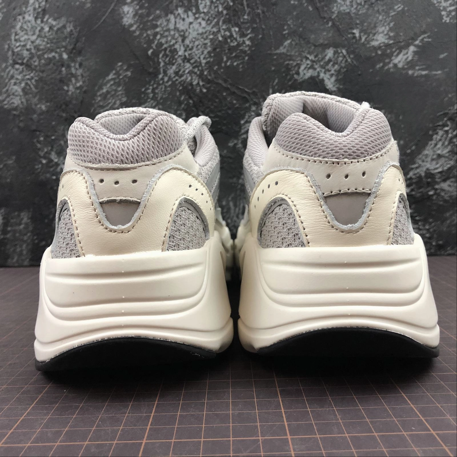 Adidas Yeezy Boost 700 V2 Static EF2829 pronated foot shoe correction