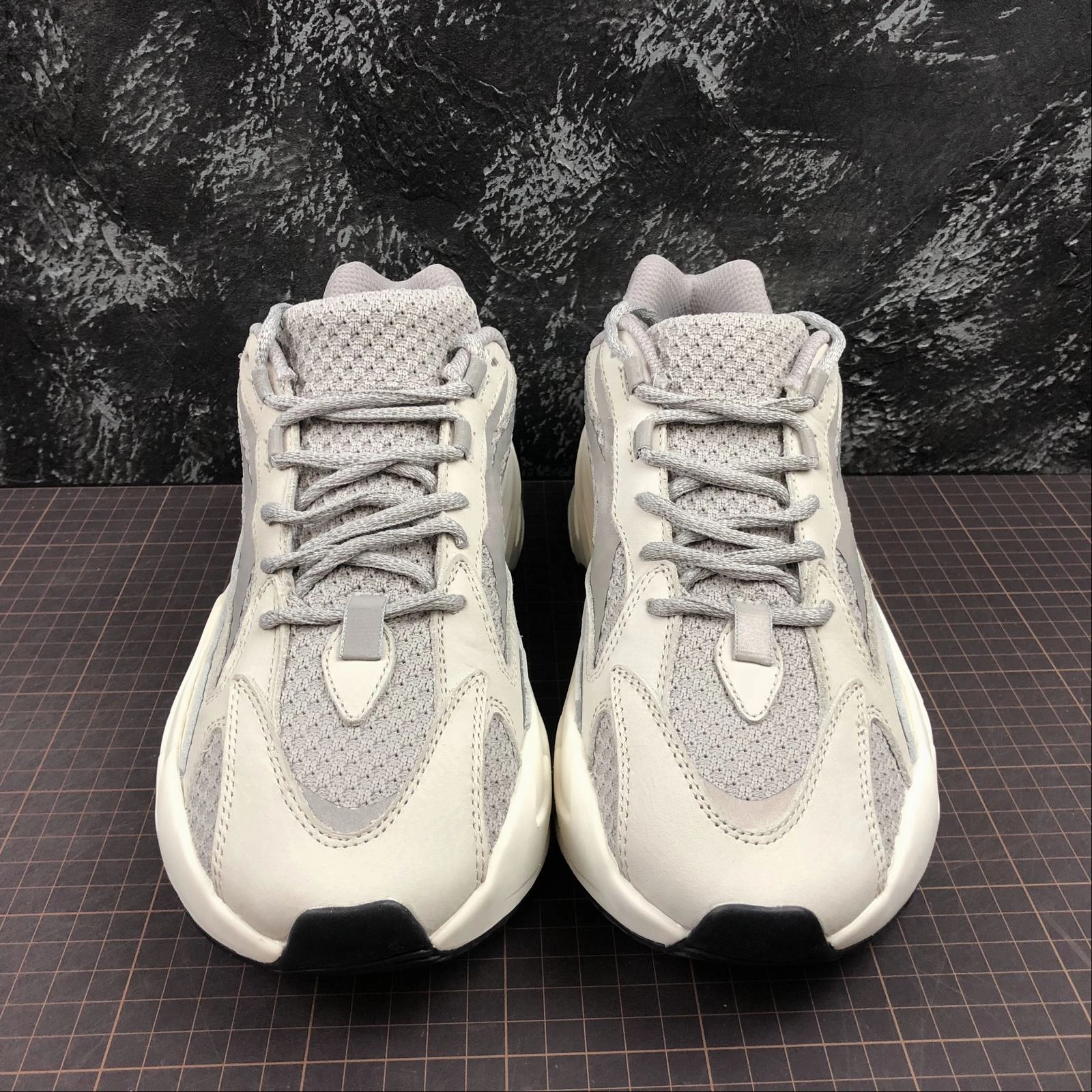 tear - resistant - fabric shoes loose - fit Adidas Yeezy Boost 700 V2 Static EF2829