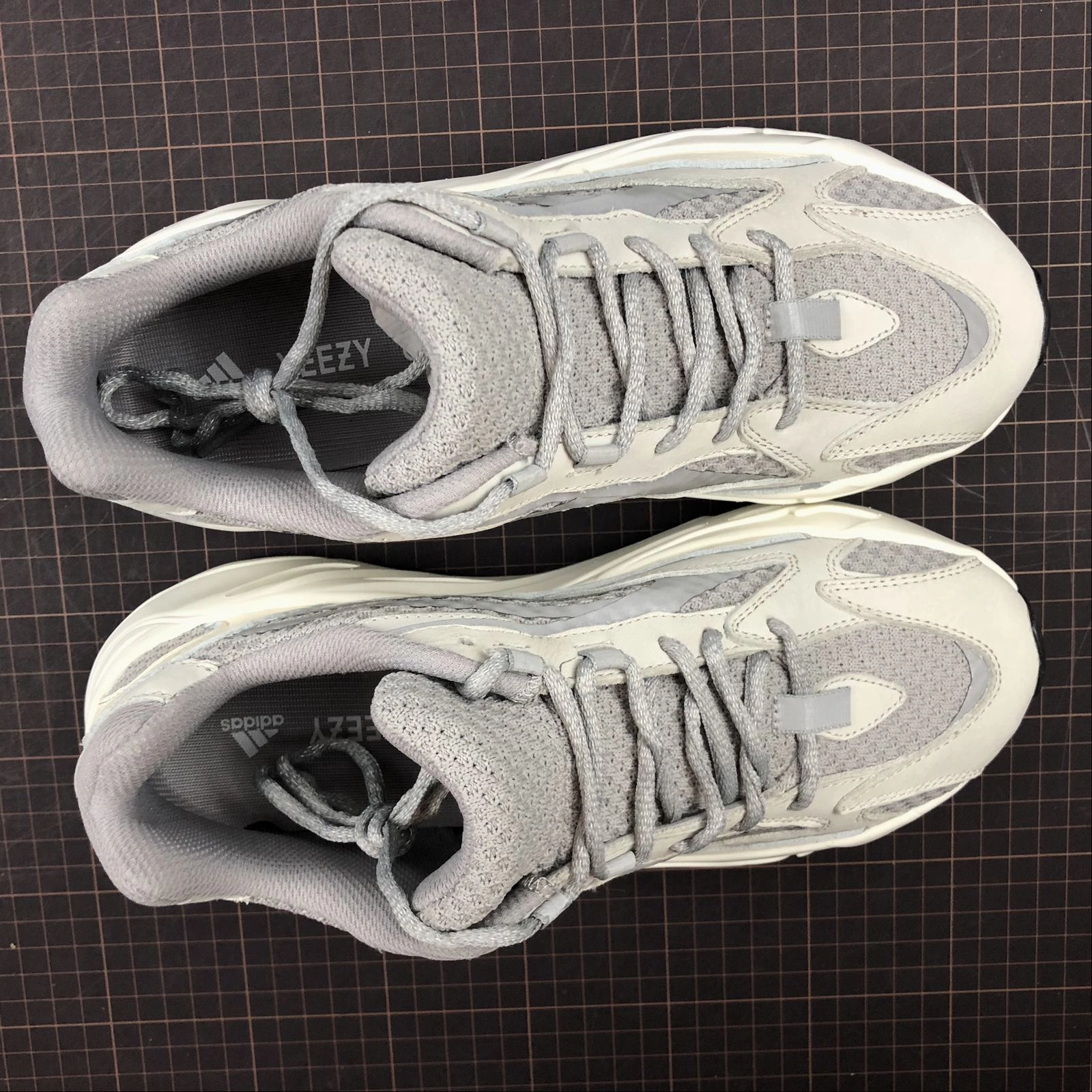 Adidas Yeezy Boost 700 V2 Static EF2829 Ultra Flexibility trekking