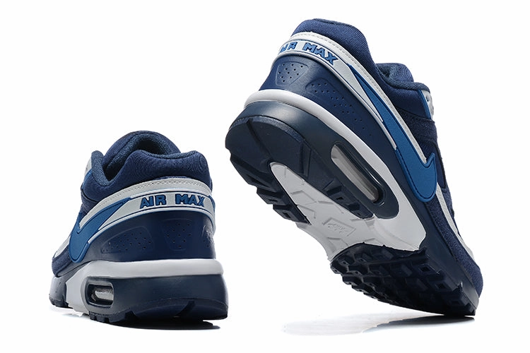 Stylish Silhouette Running Errands Nike Hombres Air Max BW OG