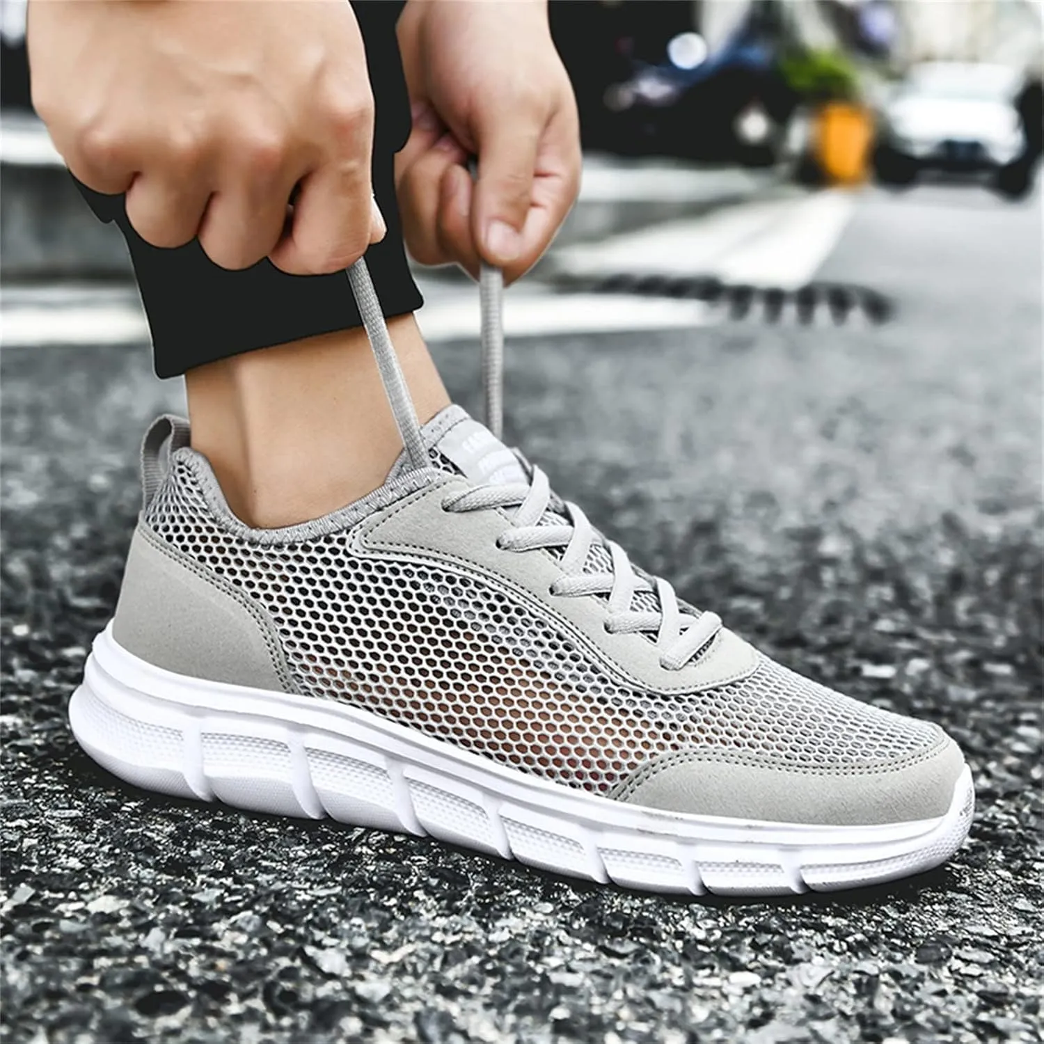 Fashion Spring and Summer Men Sports Shoes Flat Bottom Lightweight Fly Woven Mesh Hollow Casual Sneaker Boots for Men