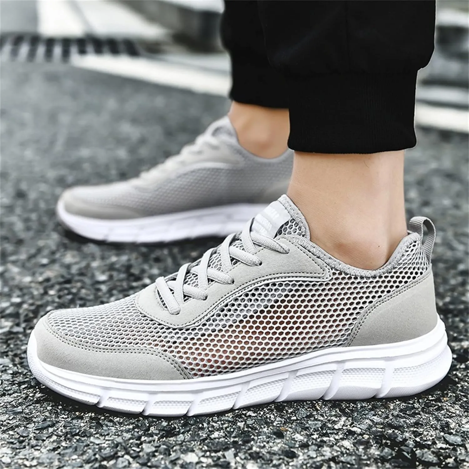 Fashion Spring and Summer Men Sports Shoes Flat Bottom Lightweight Fly Woven Mesh Hollow Casual Sneaker Boots for Men